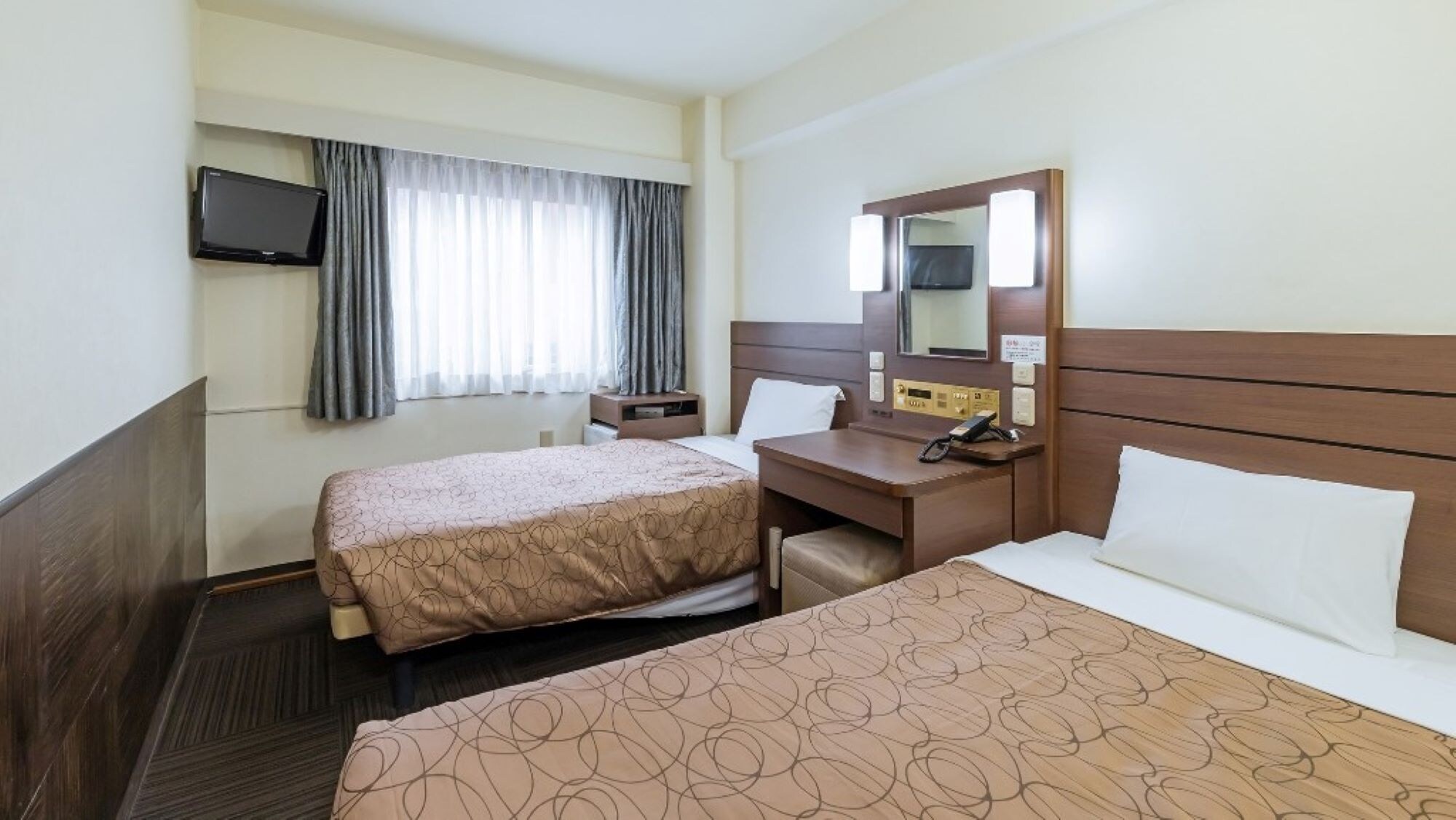 Guest room image: Moderate twin room