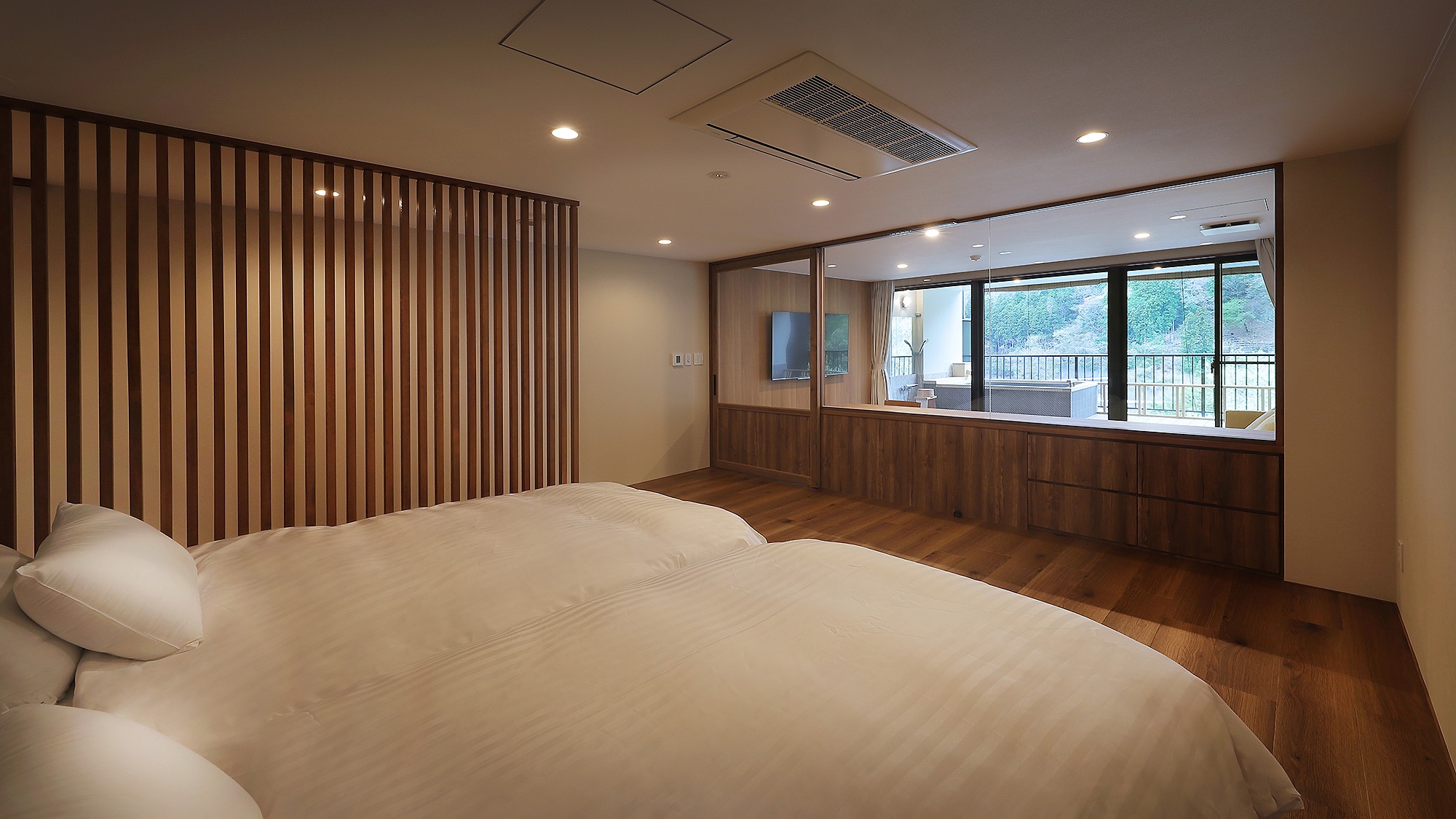 [OPEN in May 4th year of Reiwa] Western-style special room with open-air bath "Zelkova room"
