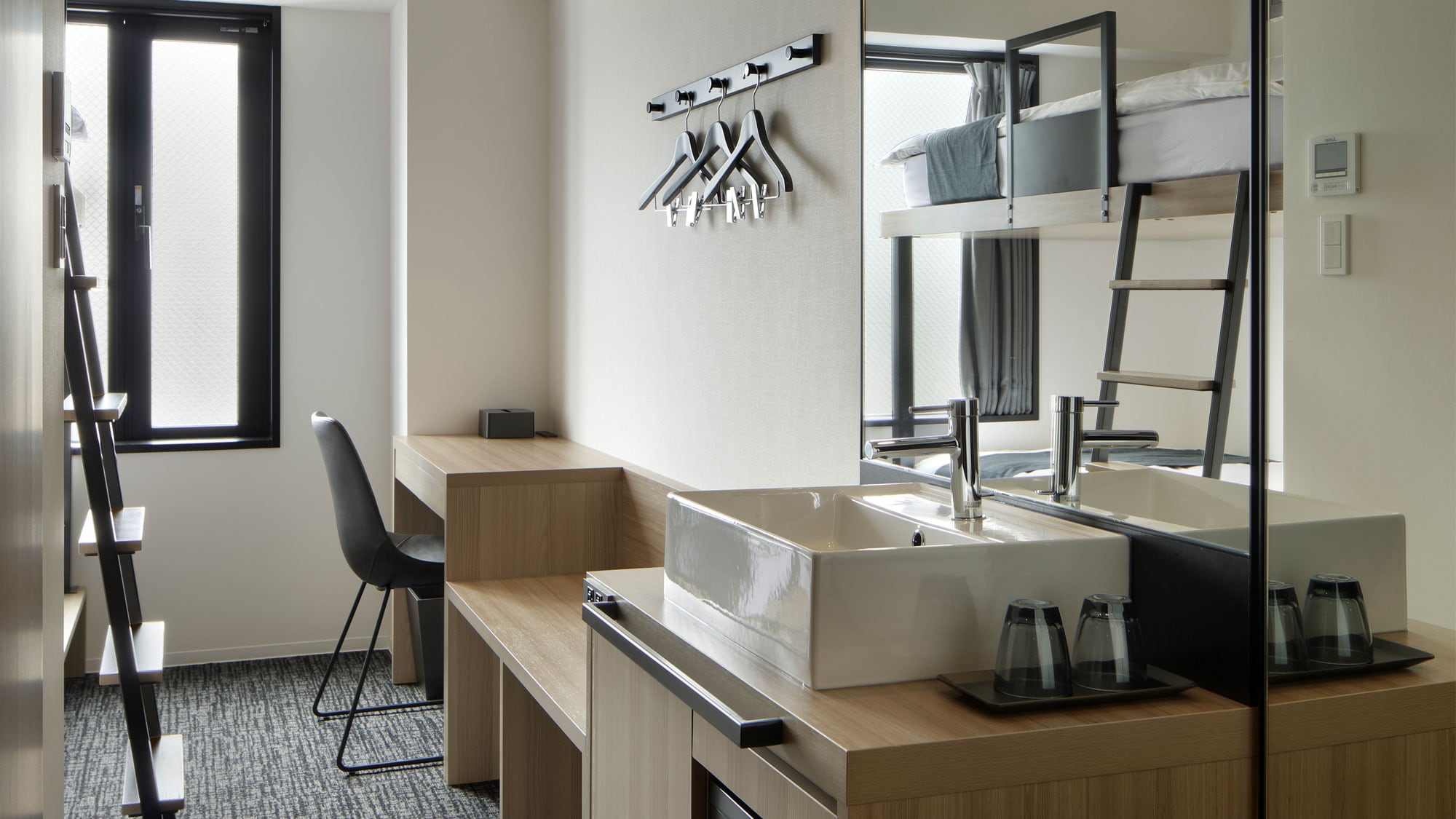 [Standar] Gambar kamar Twin tempat tidur susun