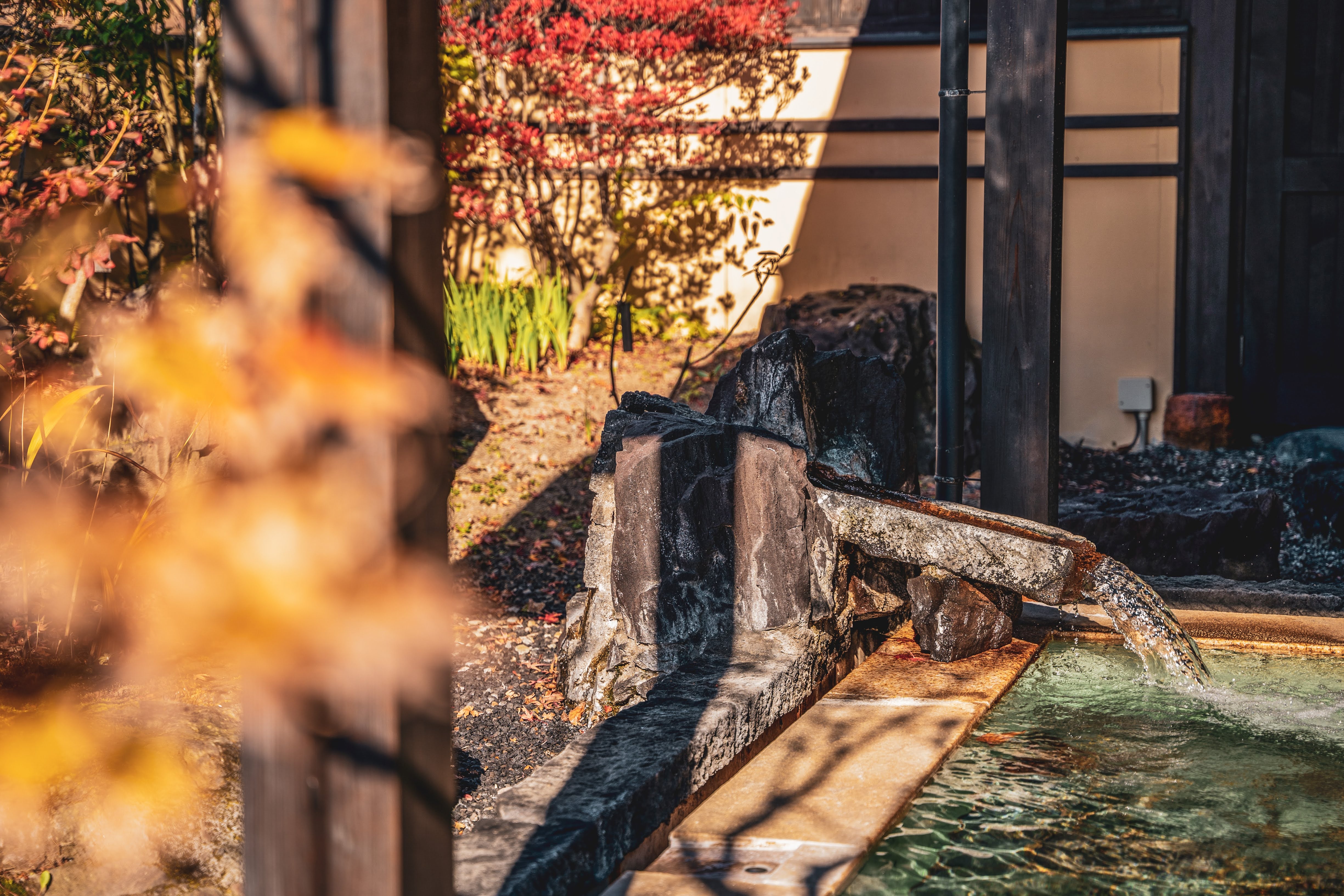 An open-air bath where you can feel the changing seasons