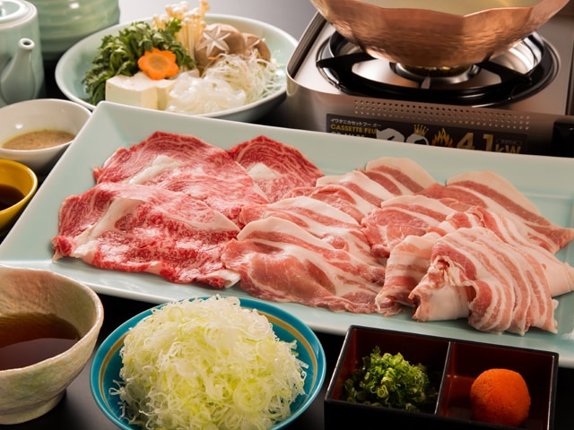 Two flavors of pork with delicious fat and sweet beef (meat for 2 people)