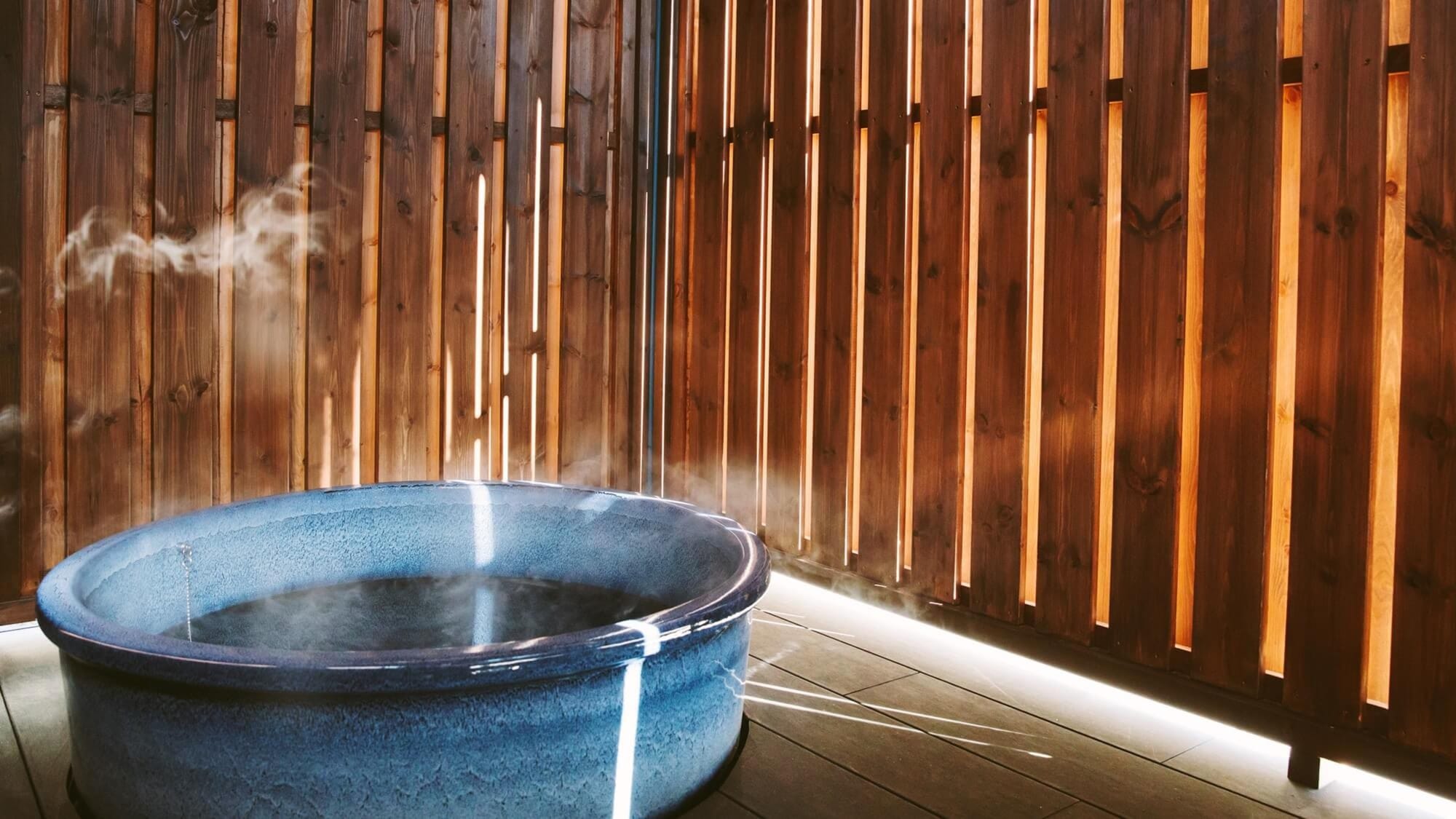 [Premium log room with private open-air bath] Open-air bath