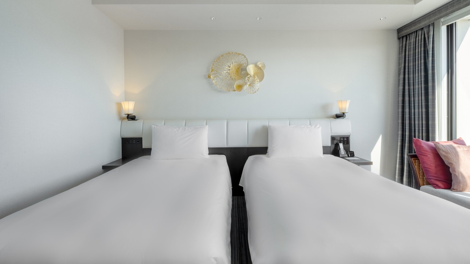 [Club Twin 28㎡] Kamar berdesain penuh gaya yang terinspirasi oleh laut dan langit Okinawa.