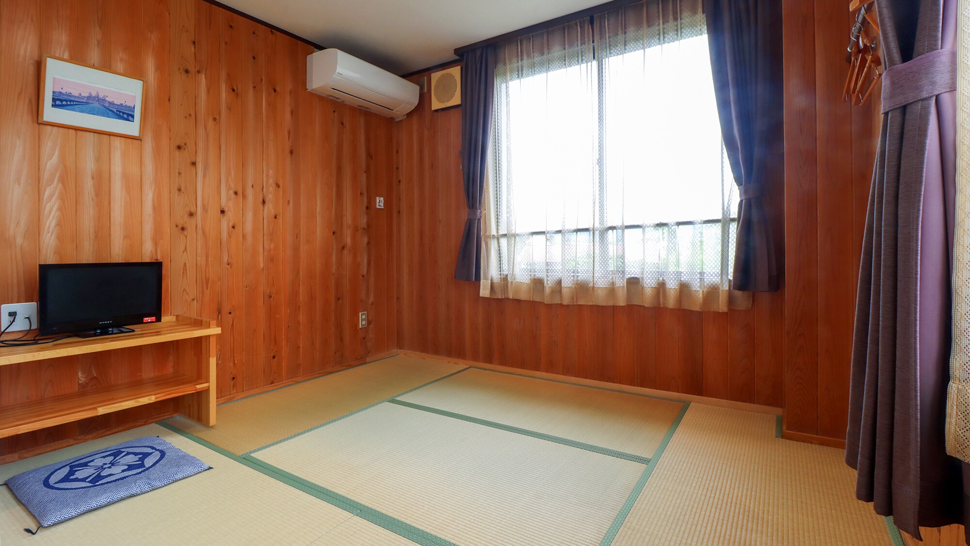 #Japanese-style room (with bath) Please note that there is no toilet in the room.