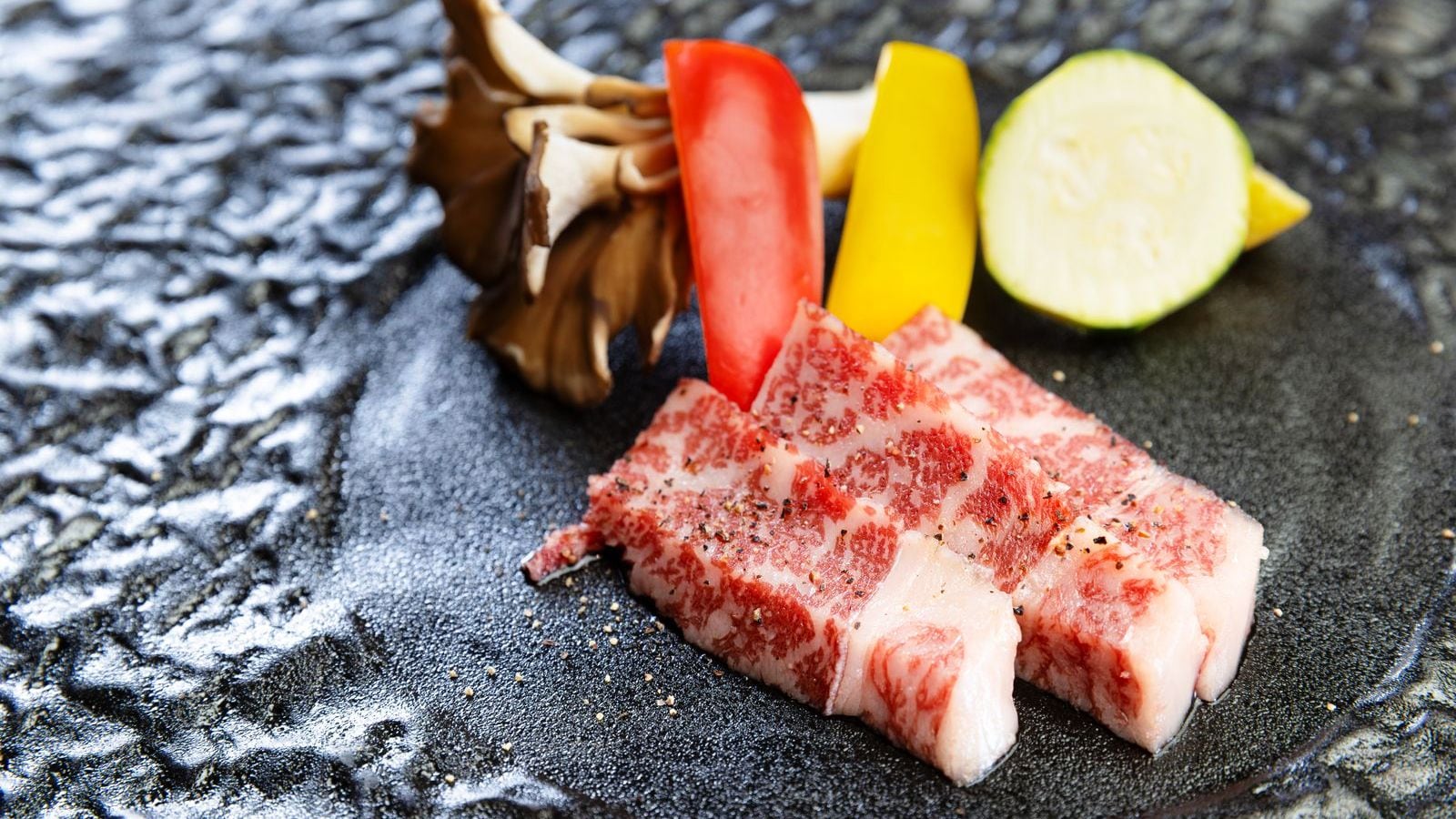 創意日式餐廳 Yamahana 的菜餚範例