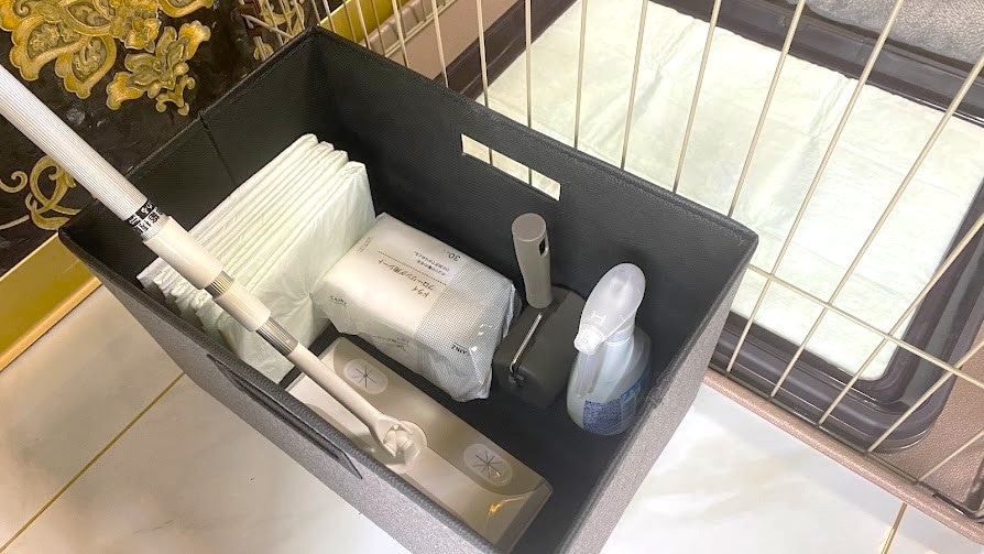 Dog enclosure and cleaning set for your pet room