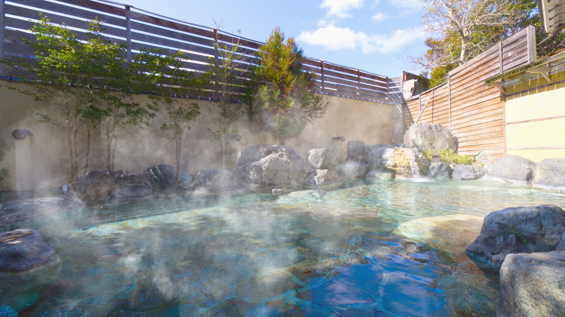 Open-air bath