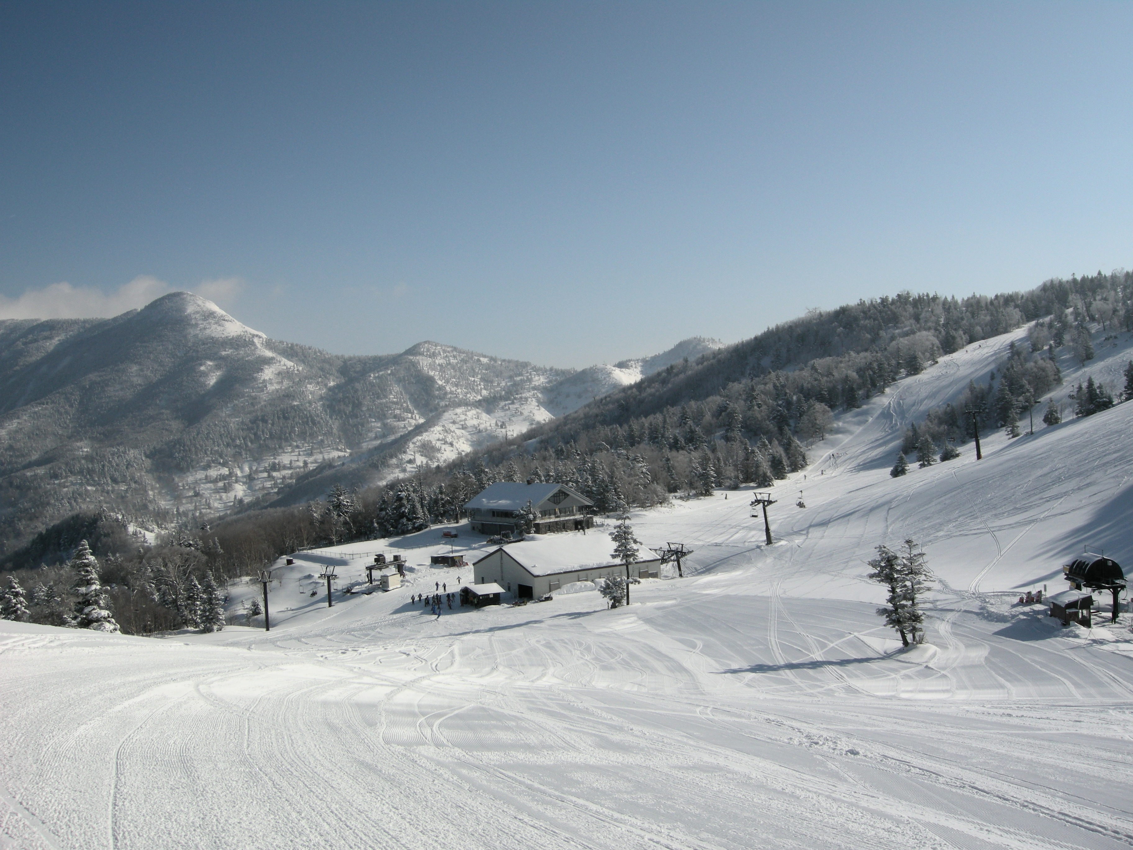 A slope with an altitude of 2000m. Always in the best condition.