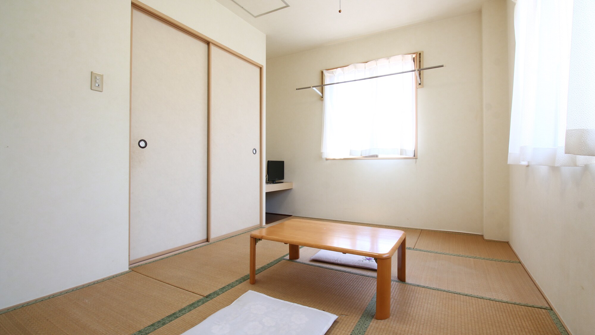 [7.5 tatami Japanese-style room] Please note that the room on the 3rd floor does not have an air conditioner.