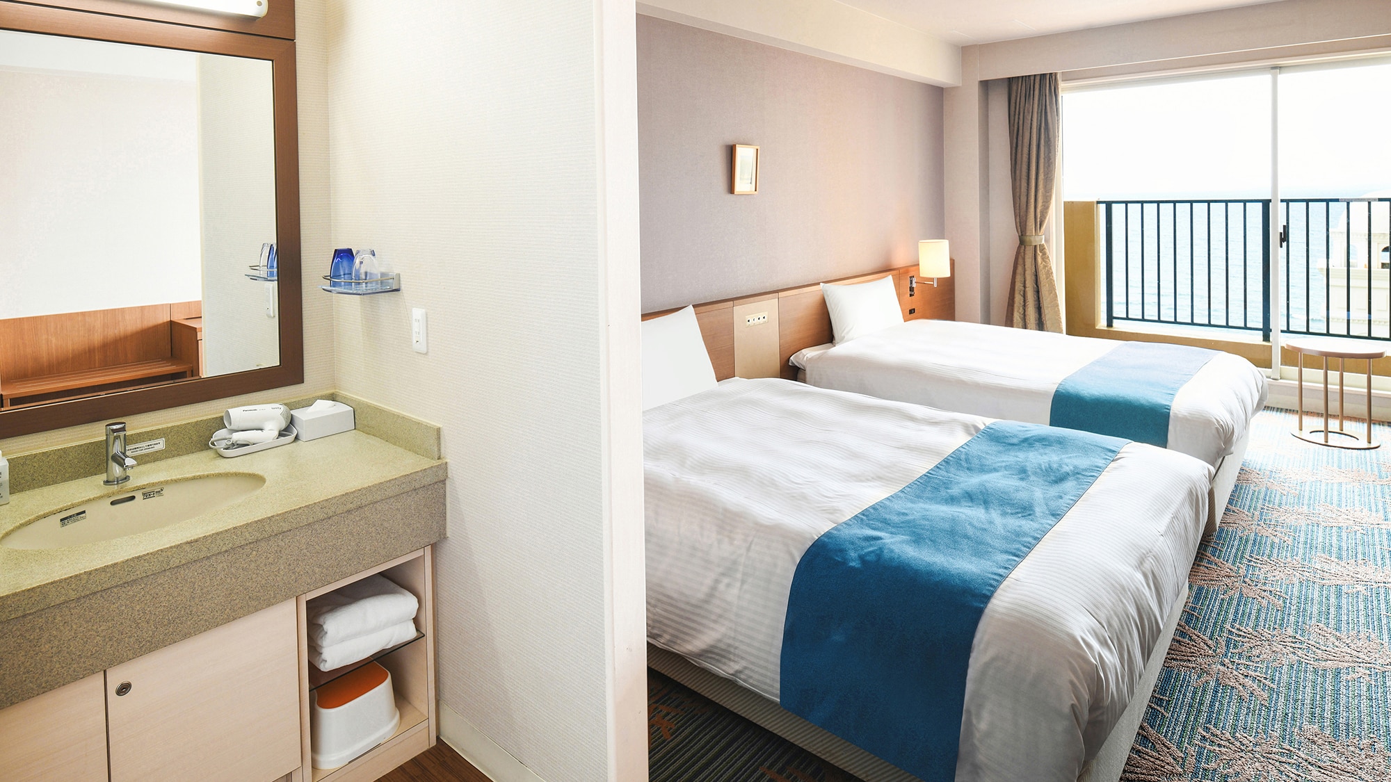 Main building deluxe ocean view twin bed: 150cm x 2