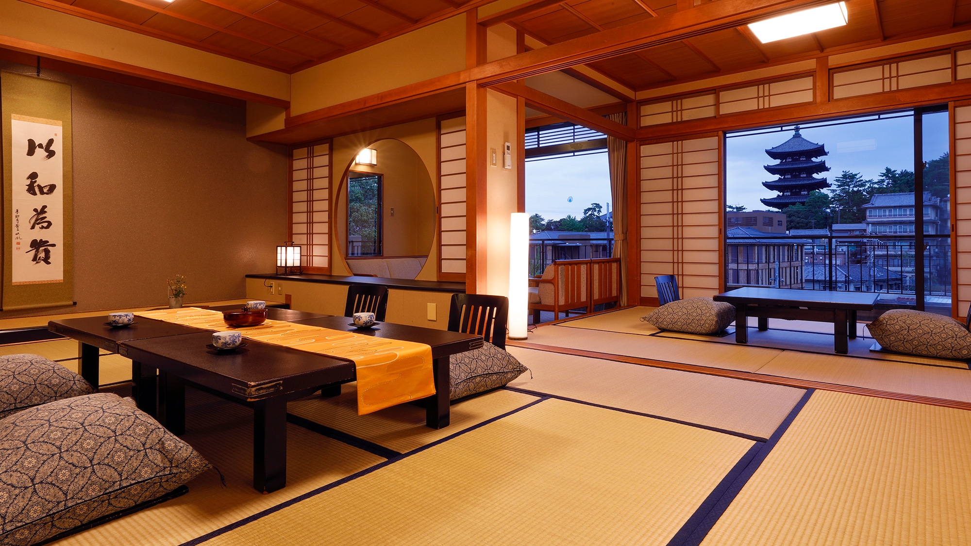 [Two-room Japanese-style room/Kofuku-ji side] Spacious Japanese-style room 12 tatami mats + next room
