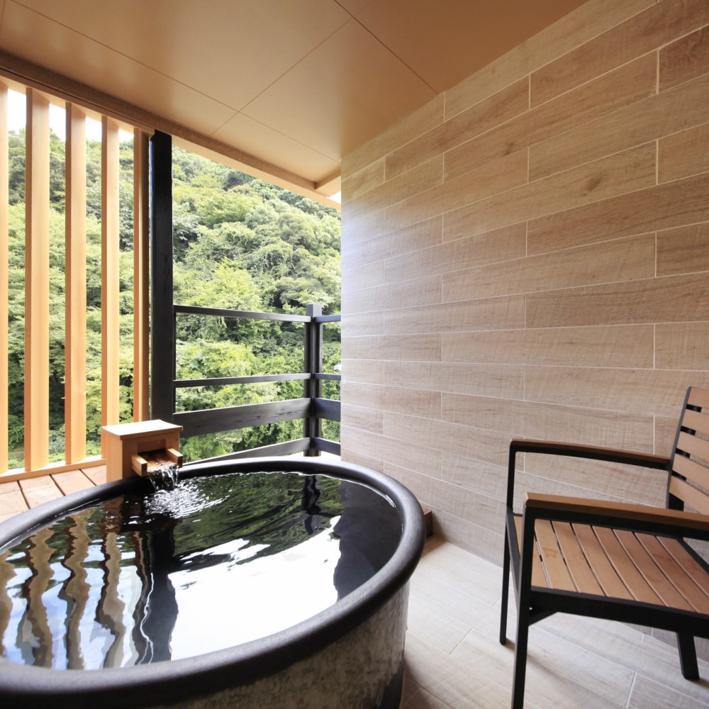 An example of a Japanese-Western style room with an open-air bath