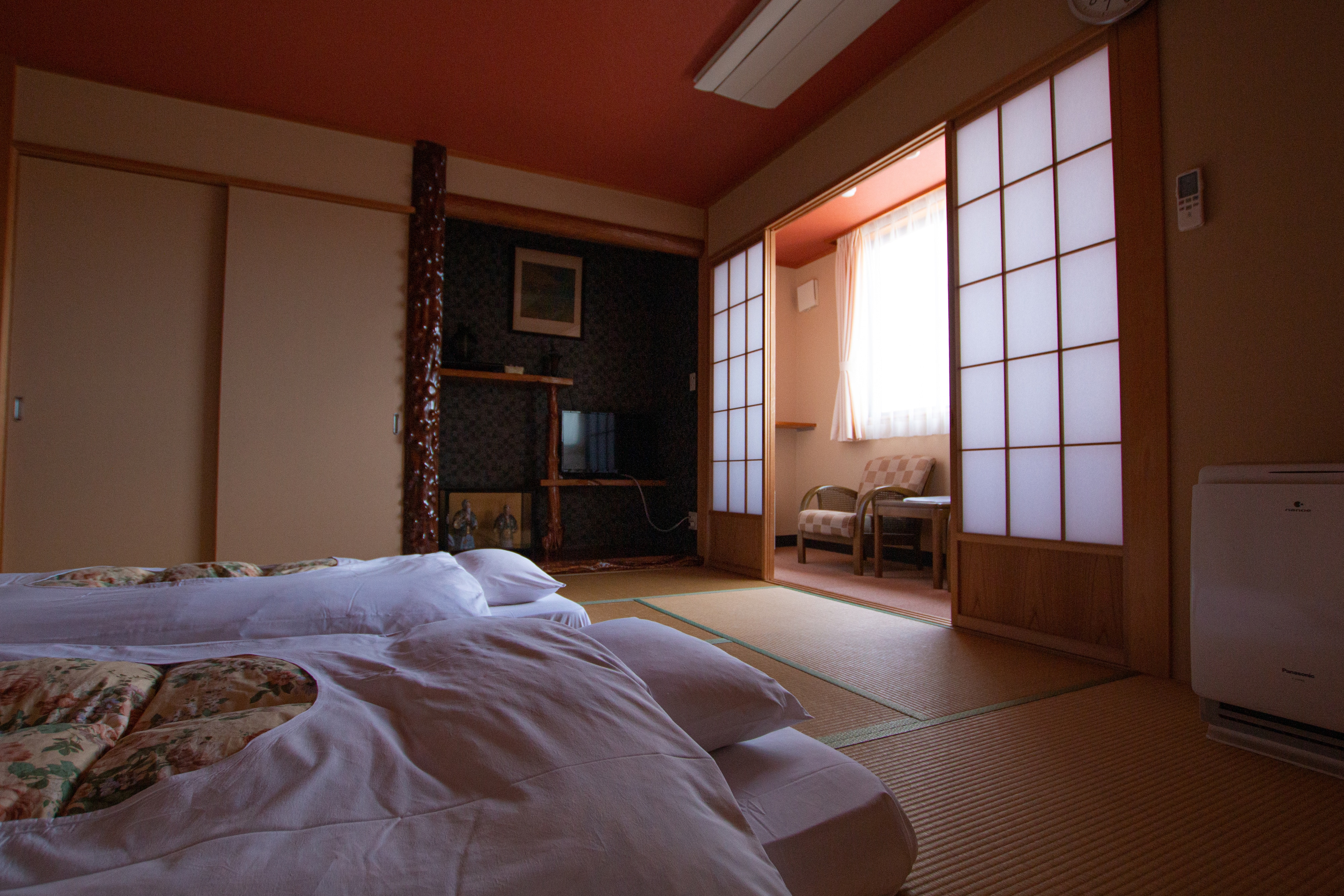 [Japanese-style room] Please relax in the spacious Japanese-style room.