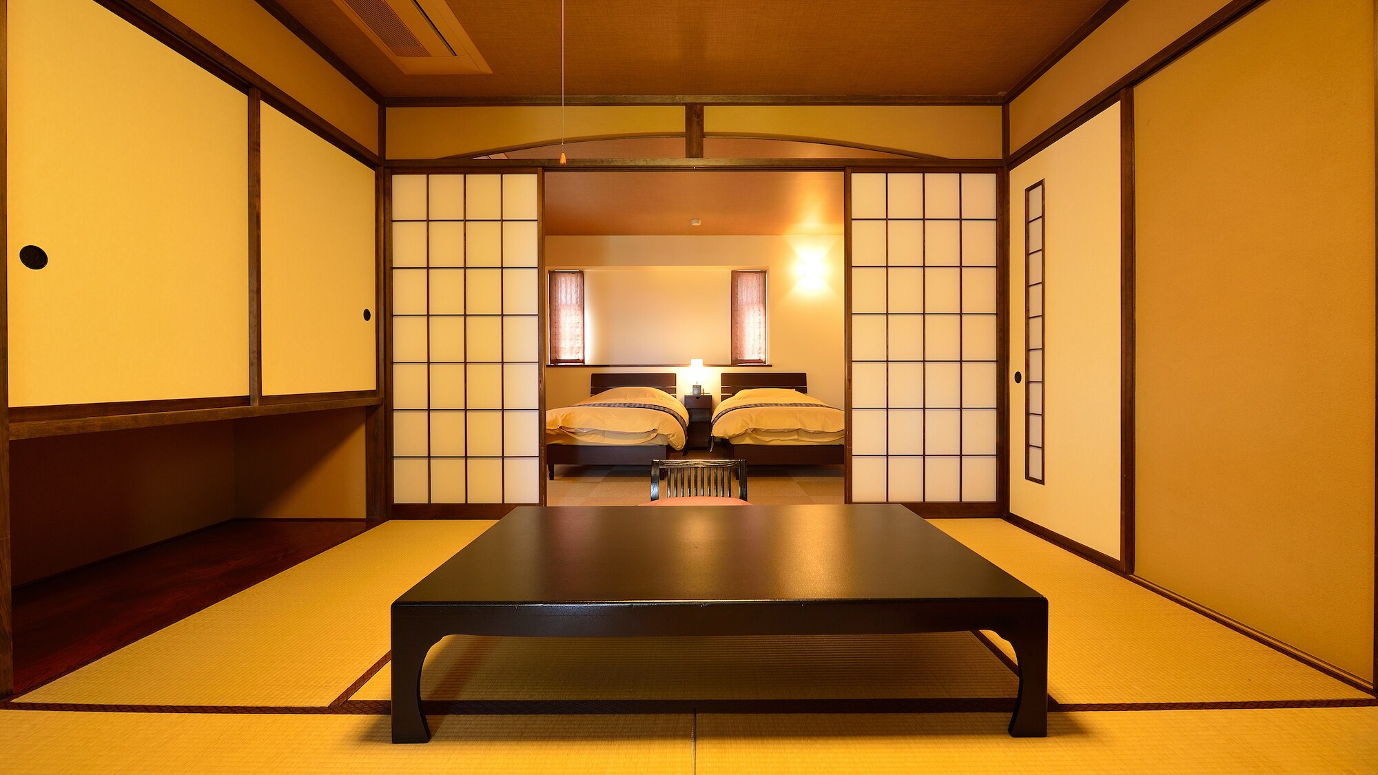 日式和西式房间（8张榻榻米+双床房）