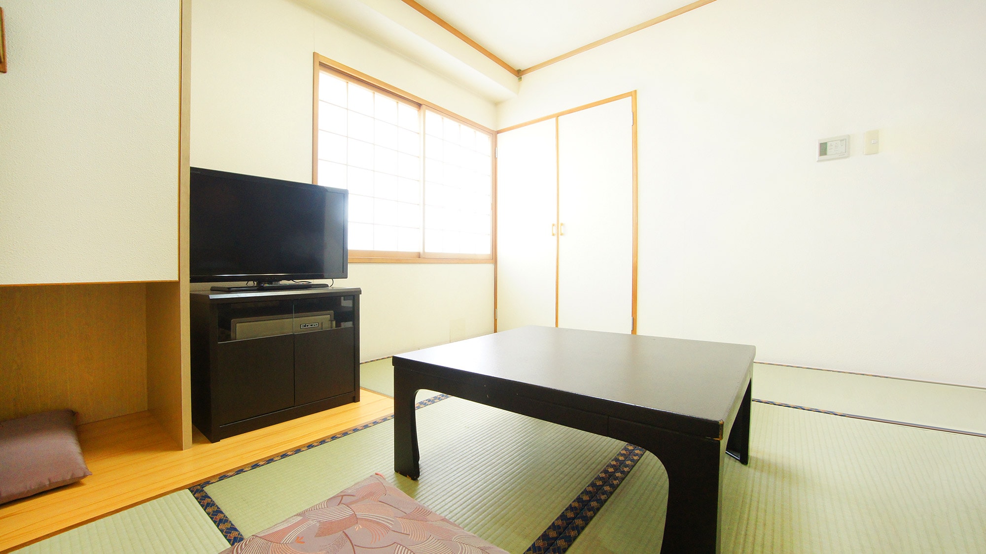 Japanese-Western room (twin + 4 tatami Japanese room) Recommended for families♪