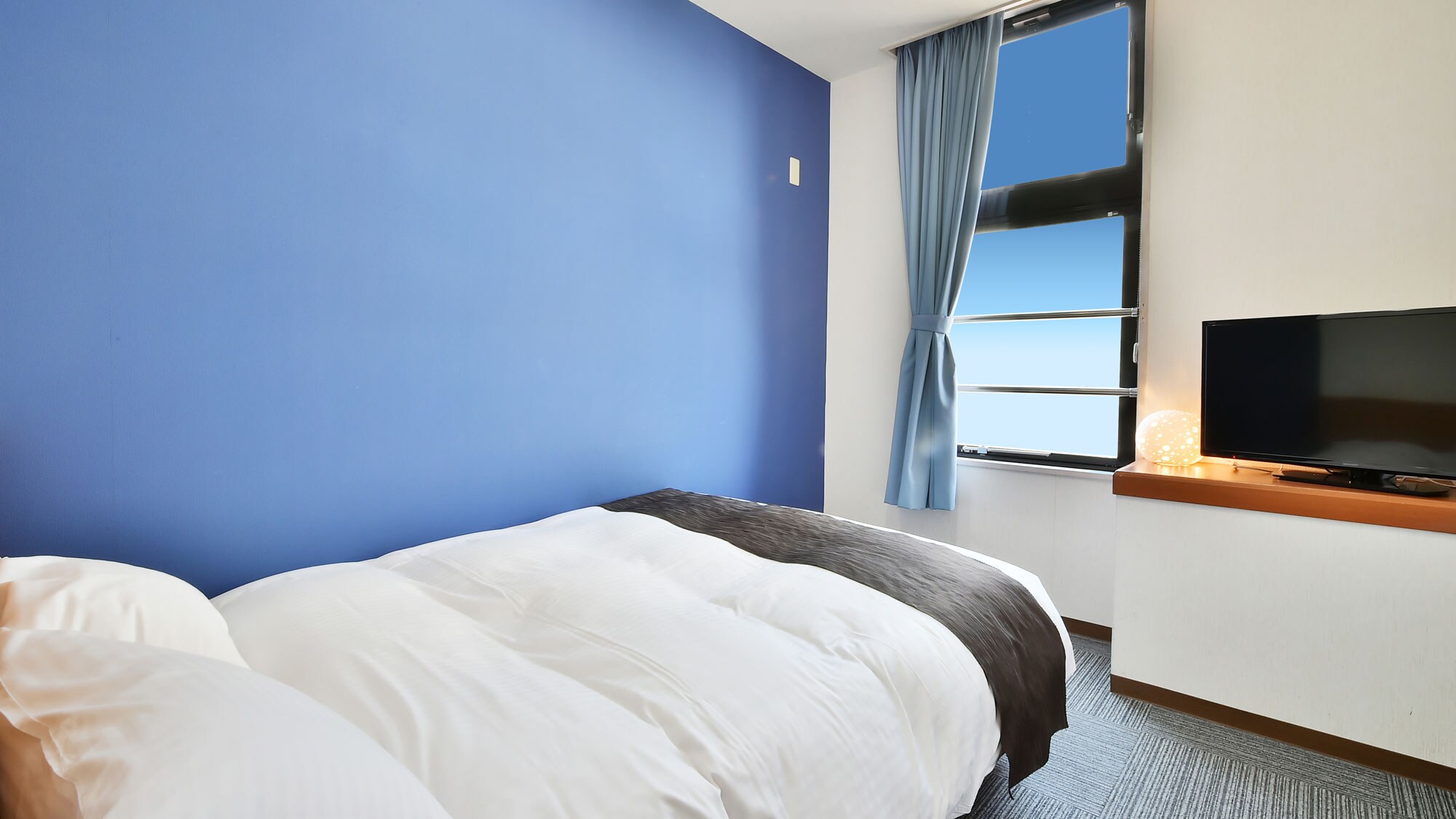 นี่คือตัวอย่างห้องแบบกึ่งเตียงคู่