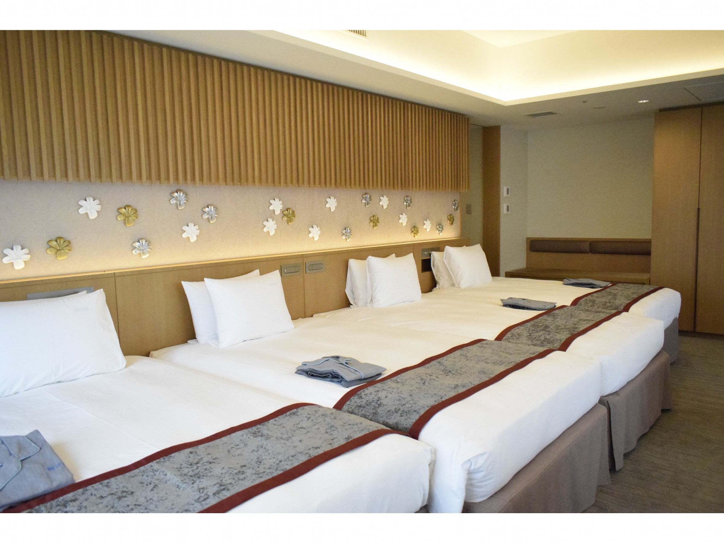Junior Suite Room with 4 beds