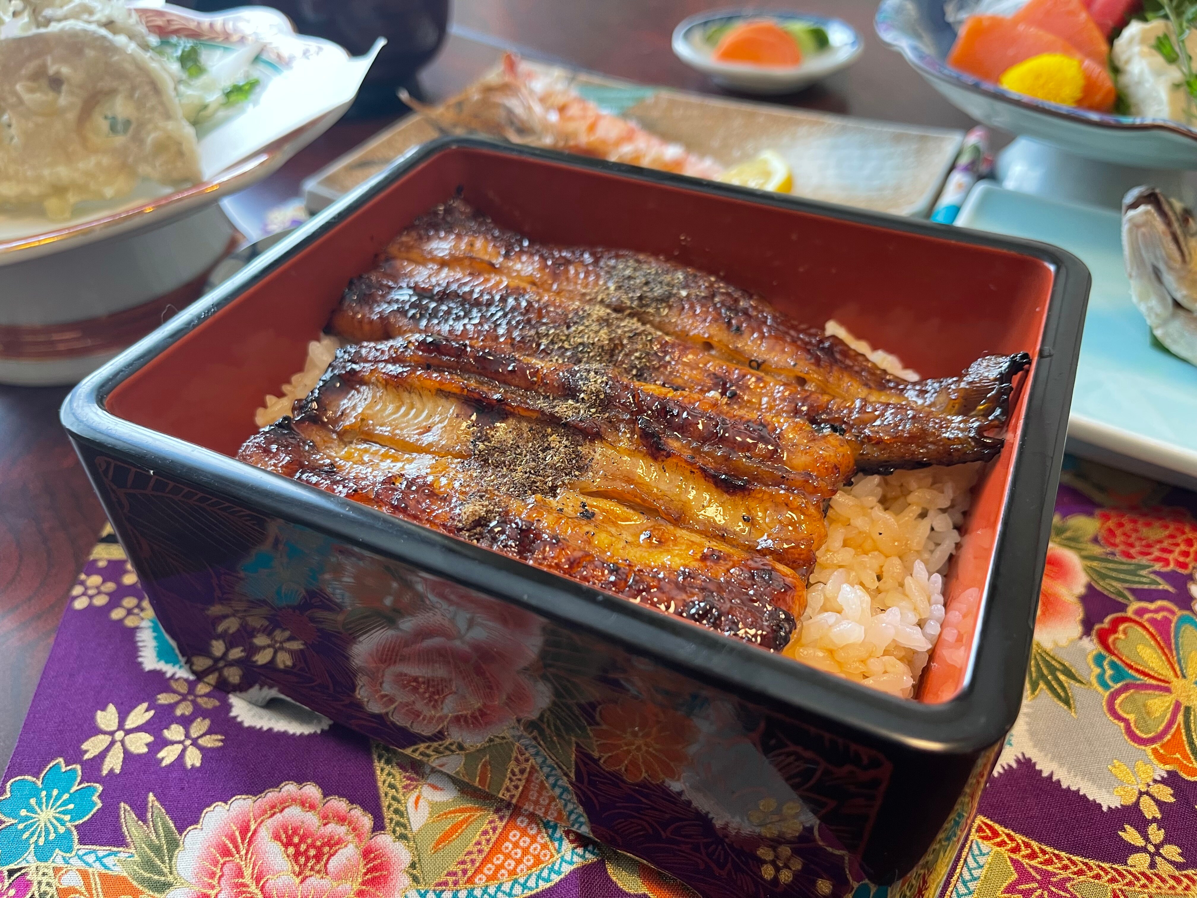 Unagi-juzen served with local cuisine