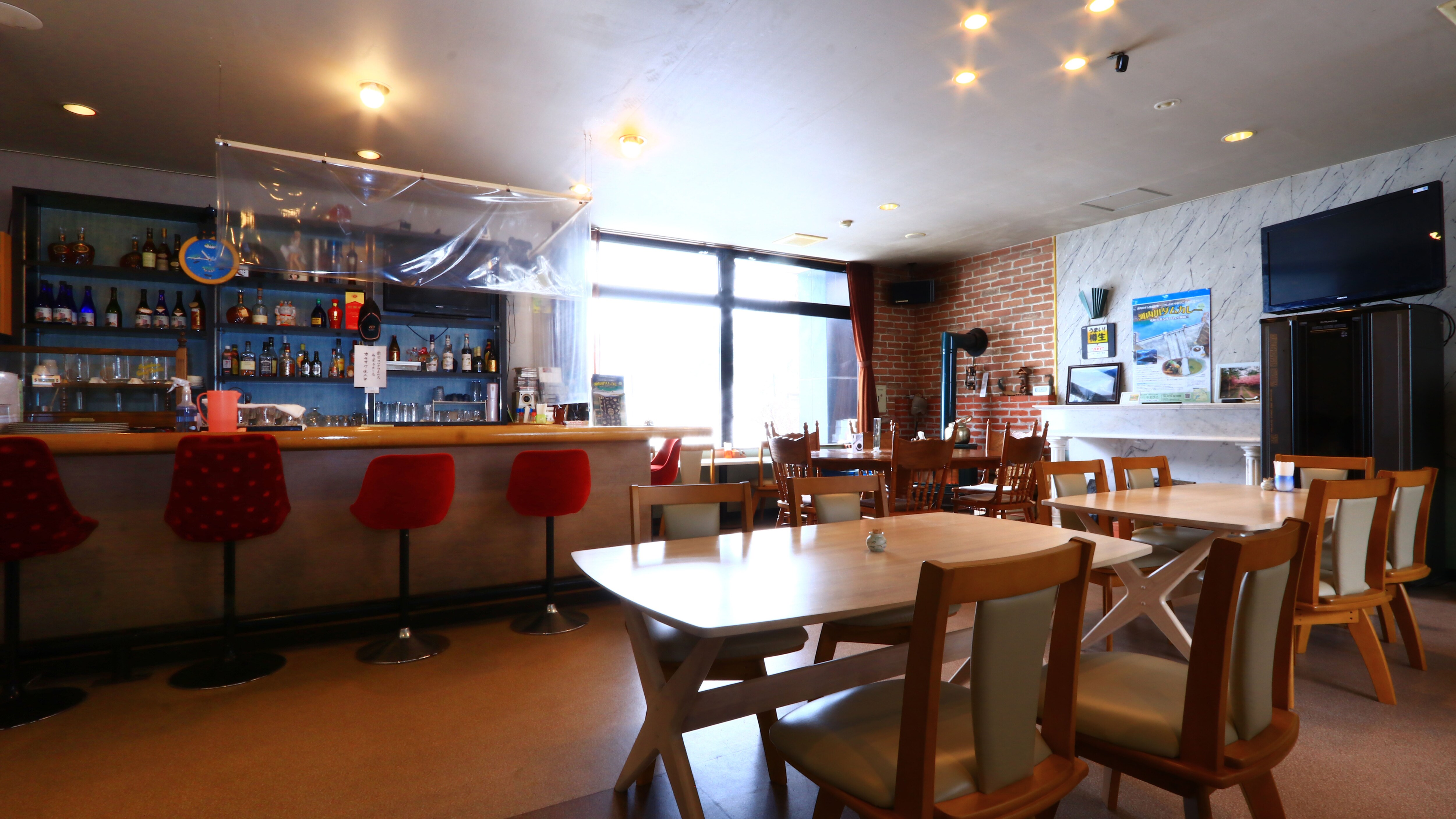 Please relax in our lounge where time flows at a leisurely pace.
