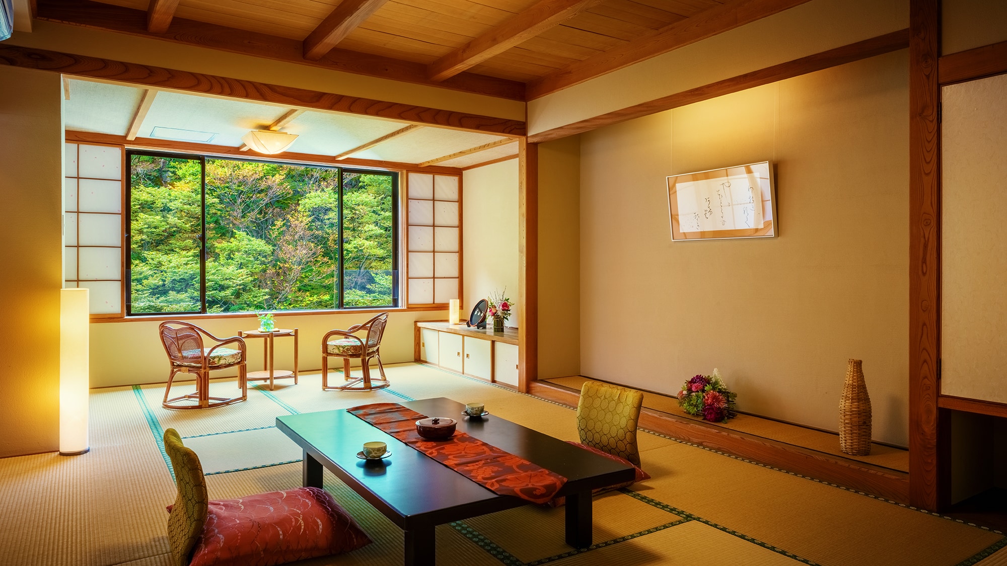 ■ & lt; Valley side & gt; [Guest room with observation bath] ■ An example of a guest room. You can enjoy the beauty of the valley from both the Japanese-style room and the bath.