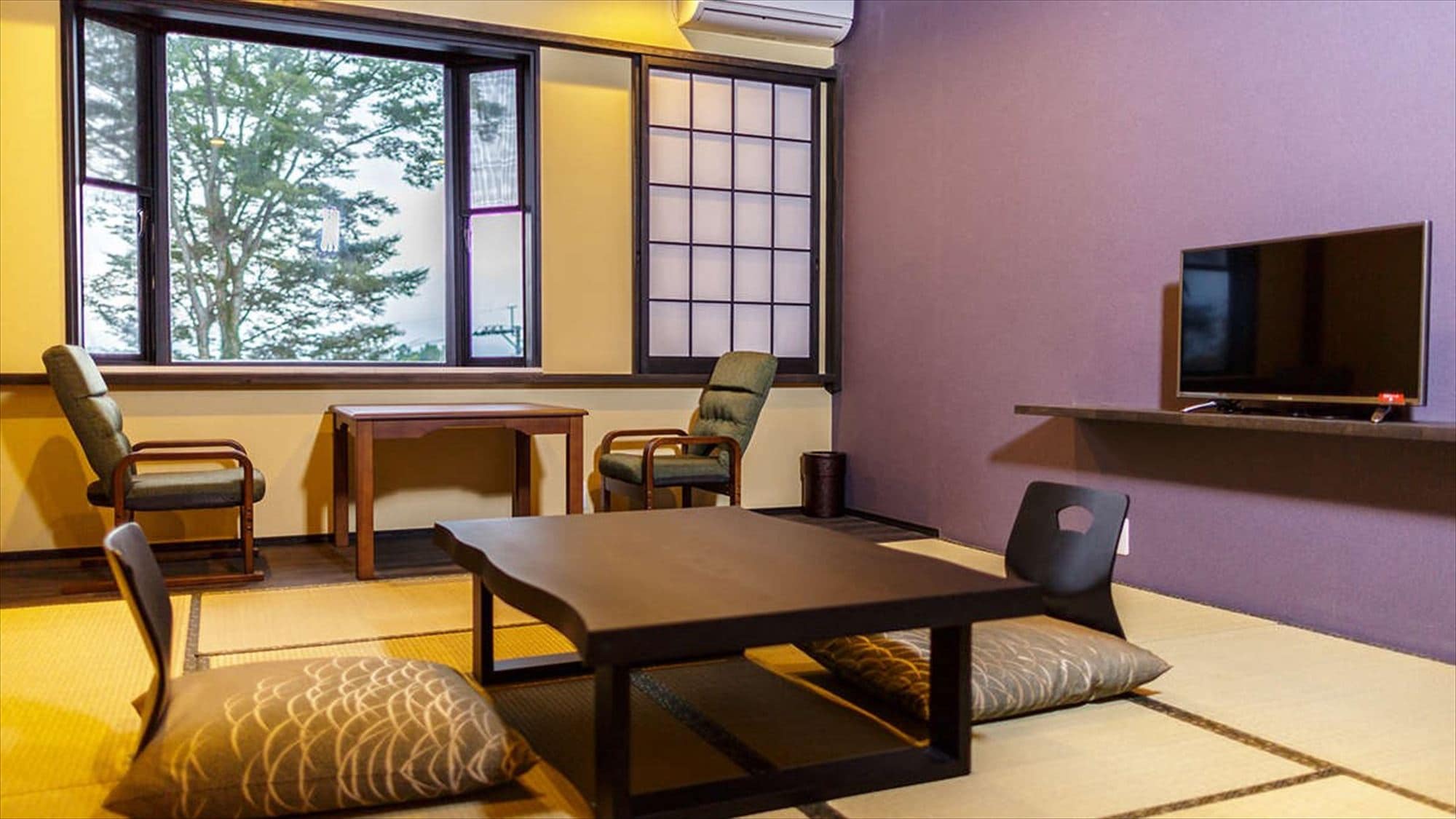 [Japanese-style room 10 tatami mats] Guest room