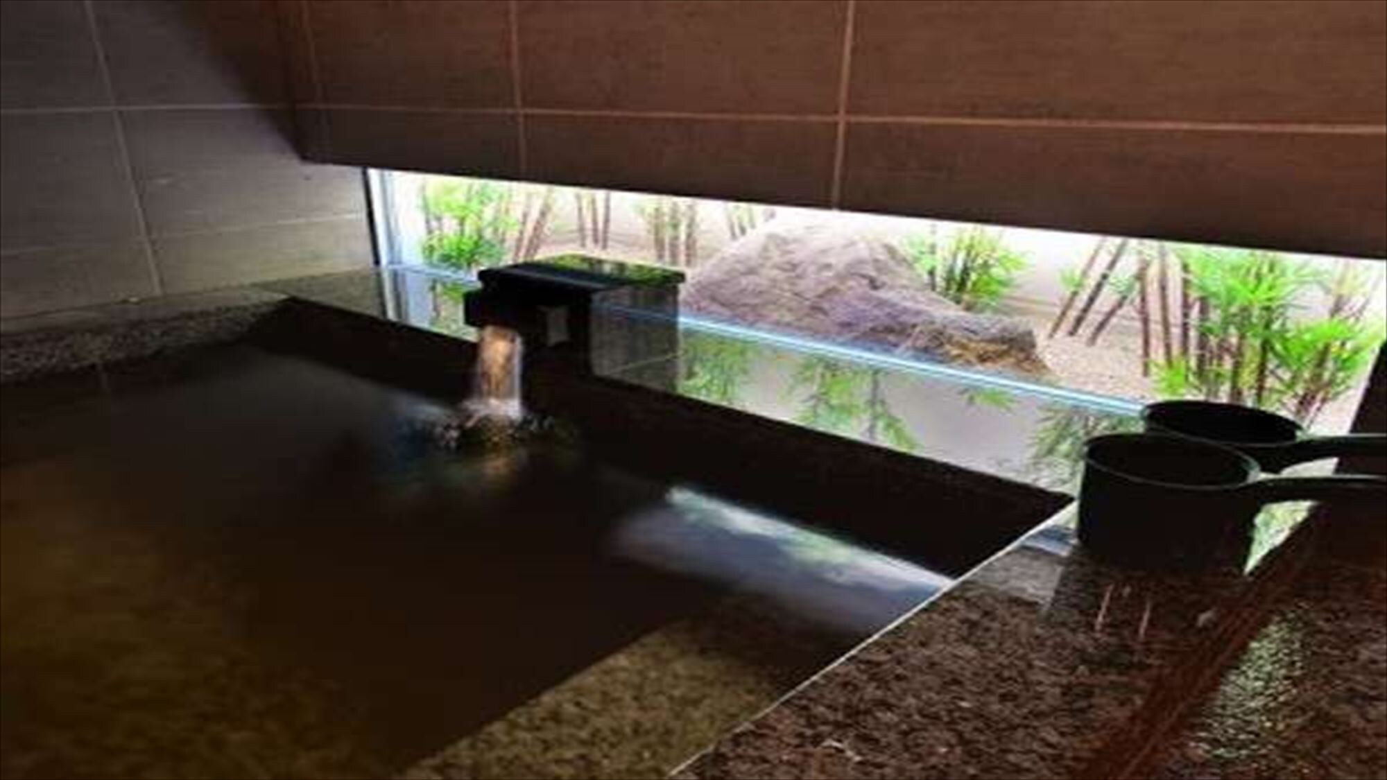 ห้องน้ำรวมขนาดใหญ่