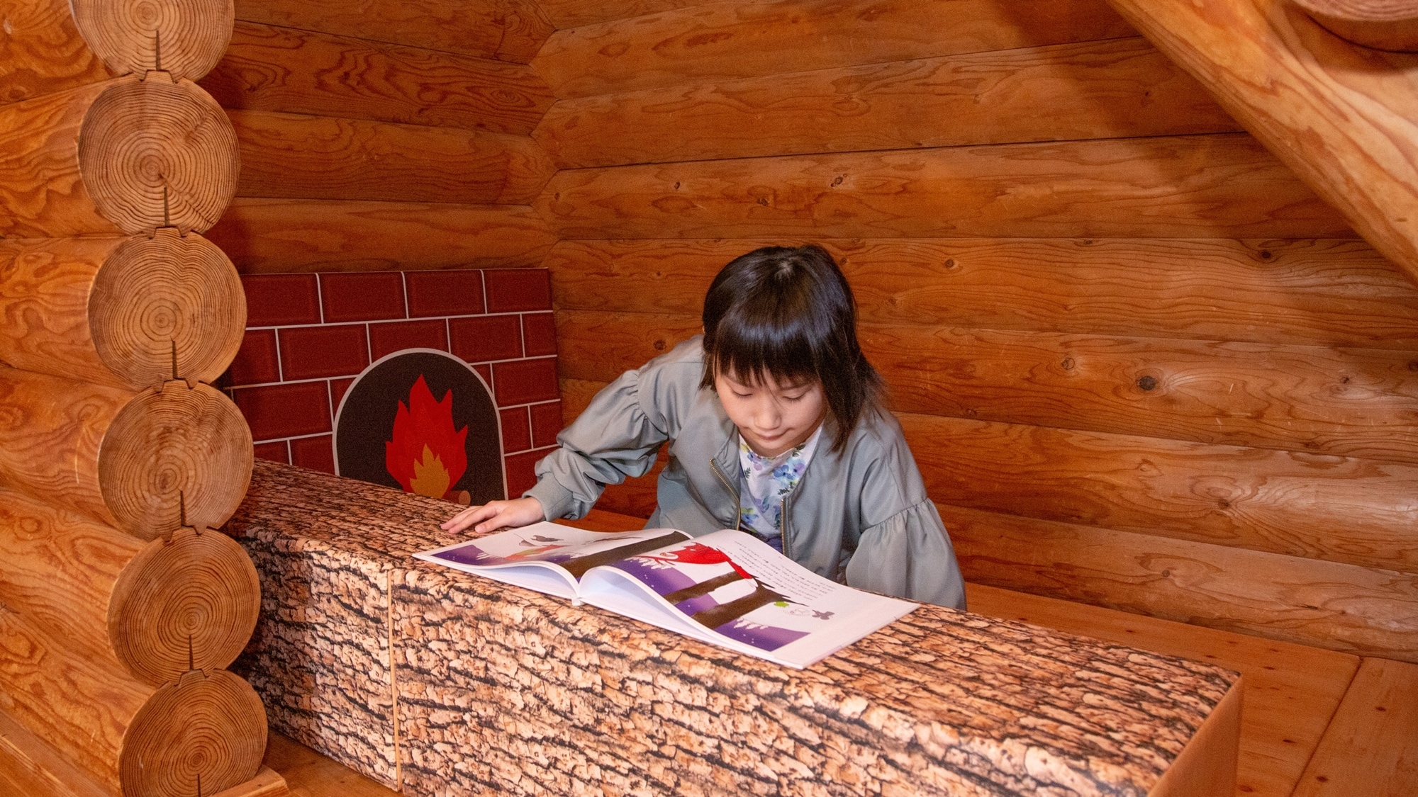 * [Log house] Children will be delighted with the kids' space under the stairs ♪