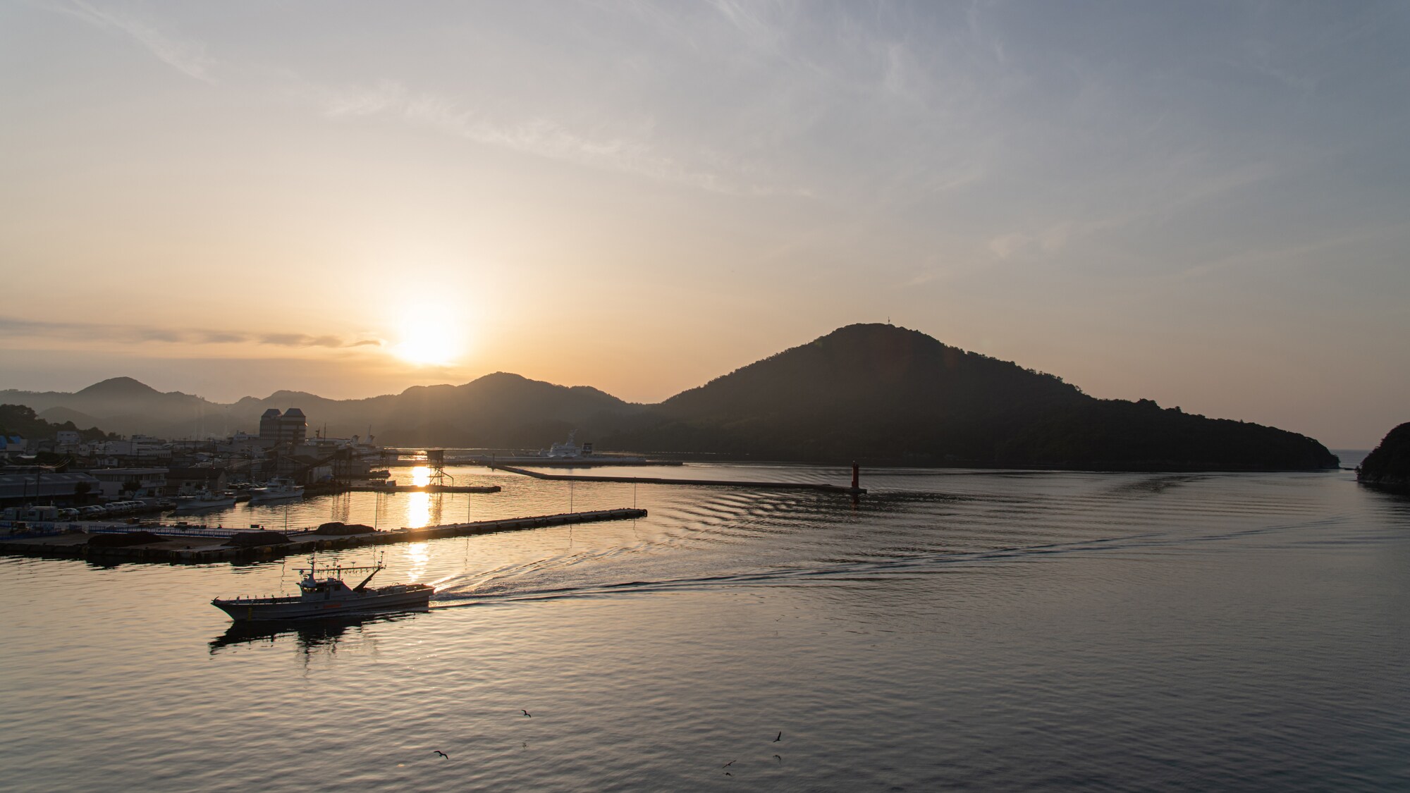 [Tầm nhìn ra biển từ phòng] Từ phòng nghỉ theo phong cách Nhật Bản, bạn có thể ngắm toàn cảnh Vịnh Saigo và cảnh bình minh trên biển.