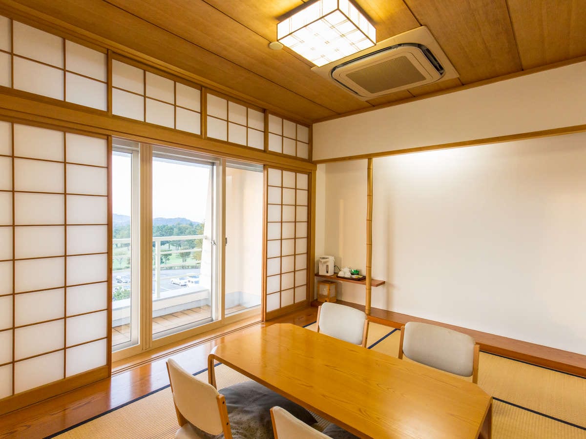 An example of a Japanese-Western style combination room