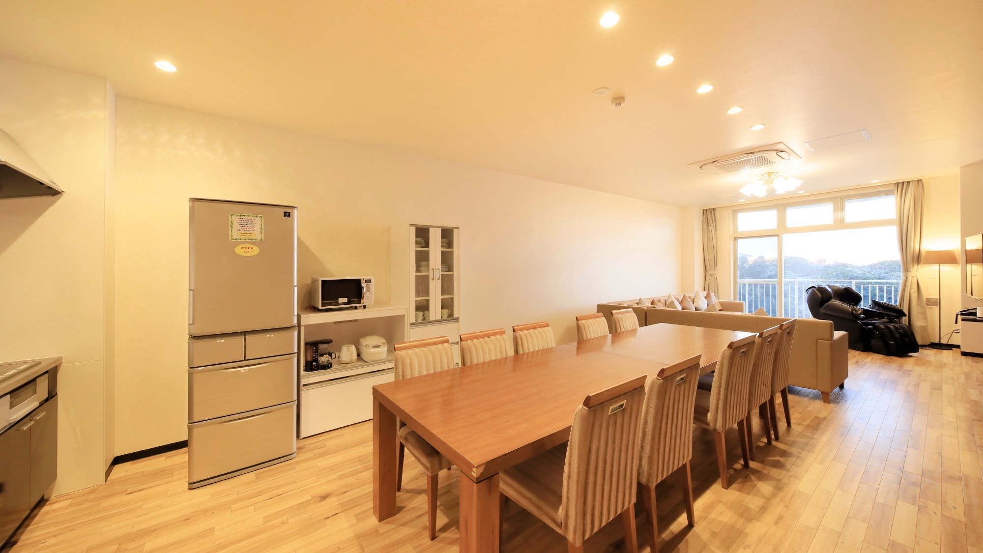 [Example of a premium room] 158m2 to 176m2, 4LDK room. Eight semi-double beds available.