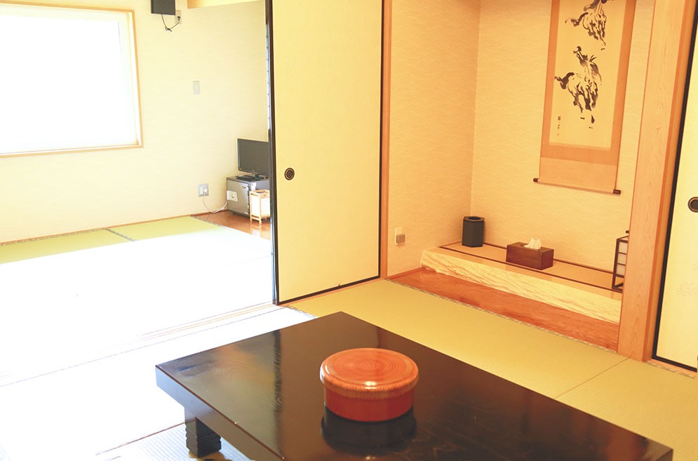 Two Japanese-style rooms, mountain side