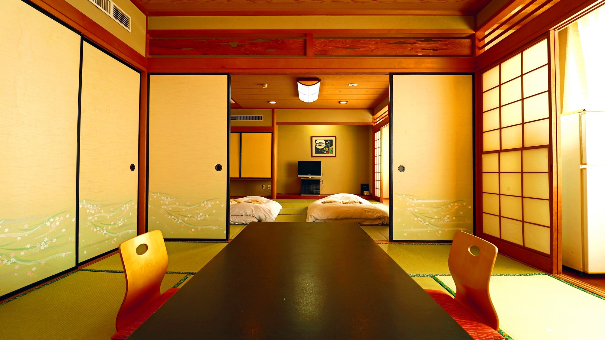 [Spacious Japanese-style room 2 rooms] Perfect for families and groups ♪ The size varies depending on the number of people