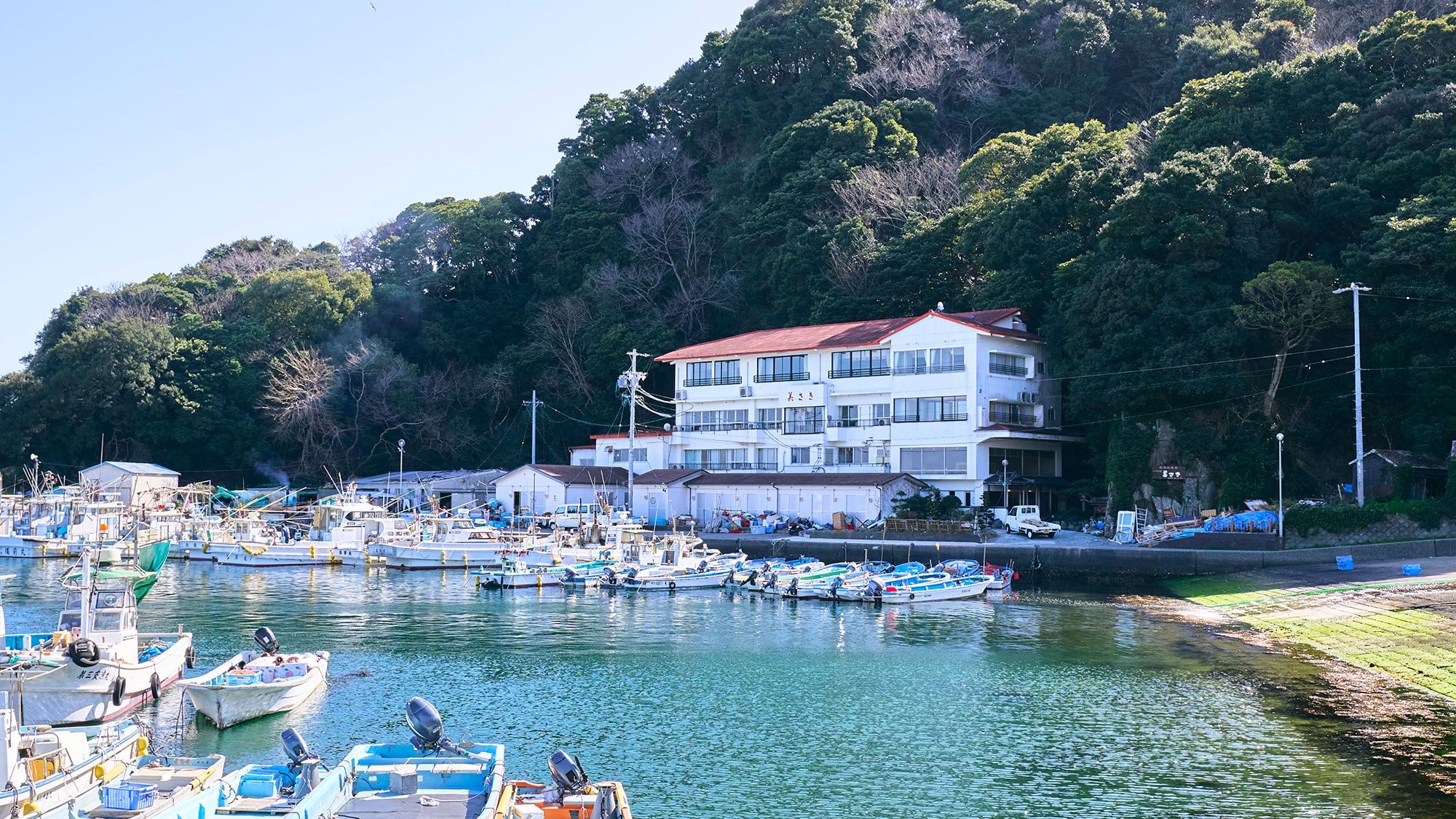 ・[Exterior of the hotel] You can relax and enjoy the sound of the waves on Toshijima Island in Mie.