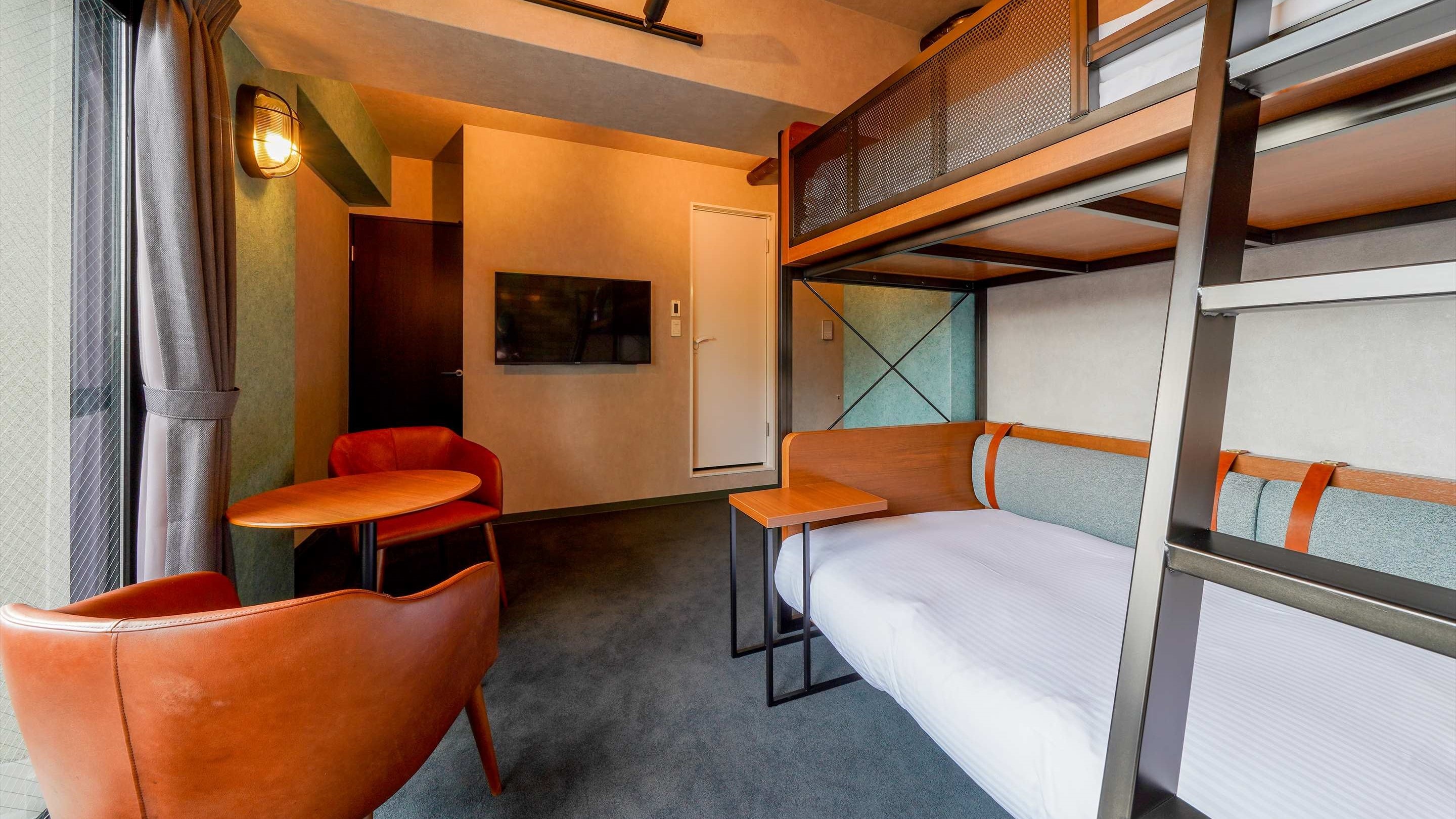 [1 bunk bed, 1 double bed]