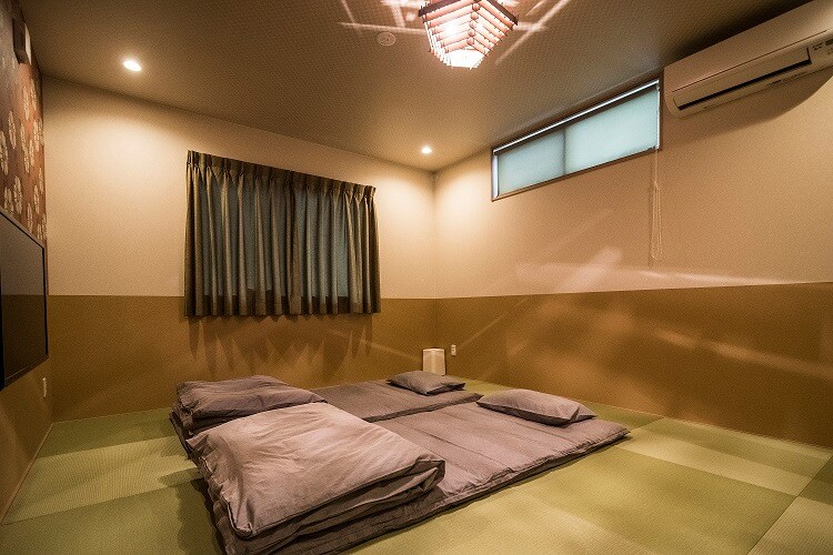 2nd floor guest room (Room 2)