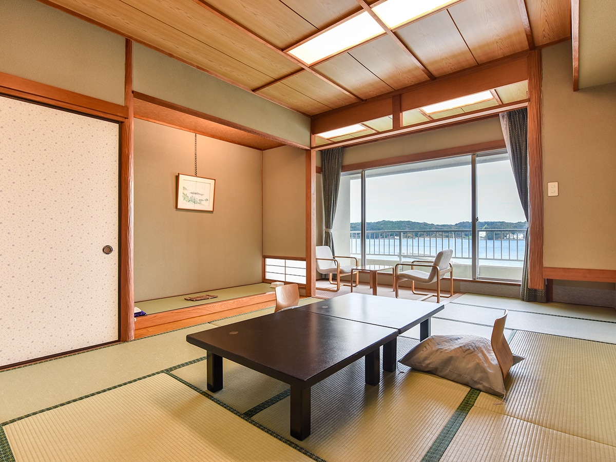 * [Example of Japanese-style room 10 tatami mats]