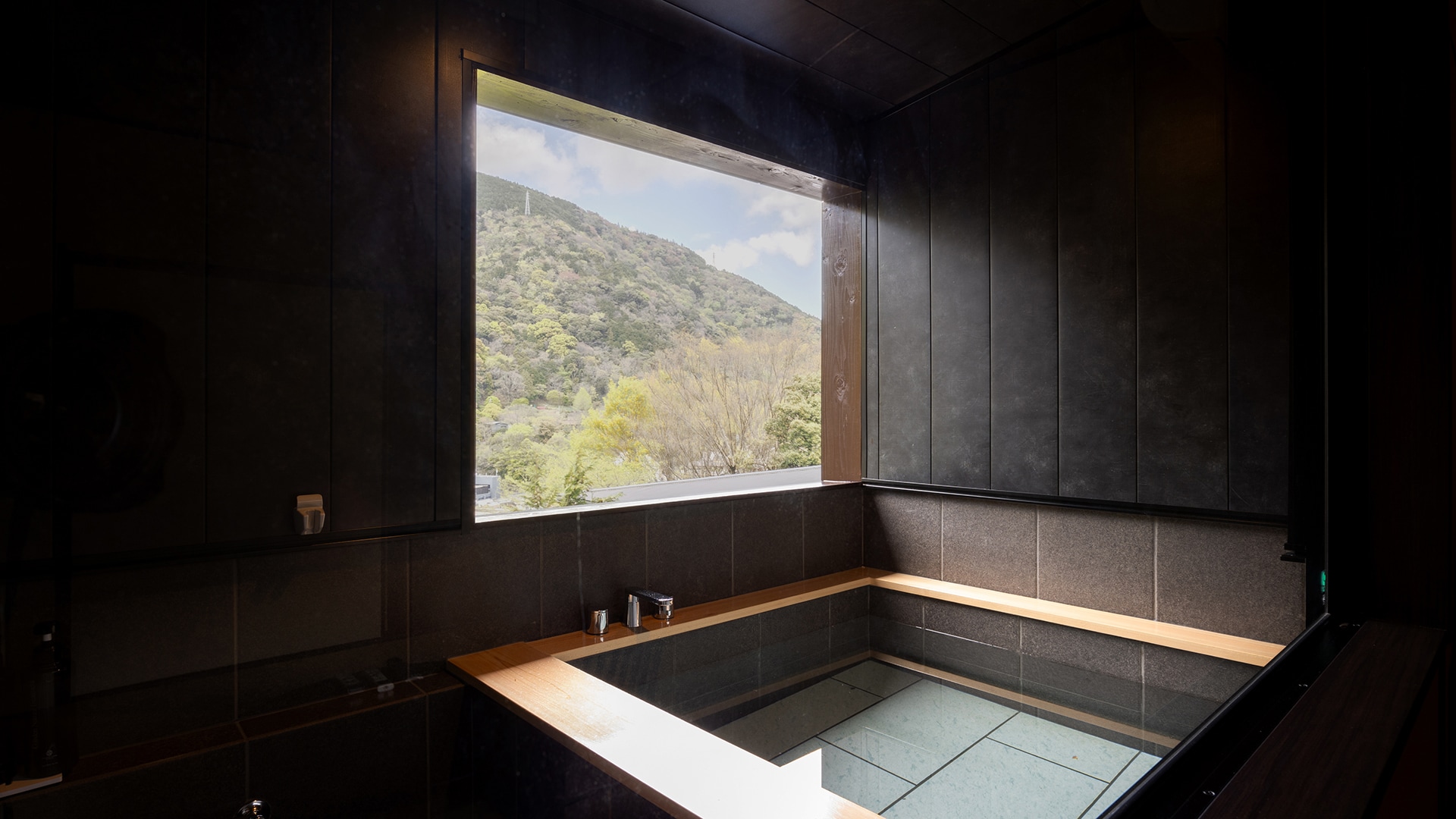 Japanese-style room with an open-air bath with natural hot spring water