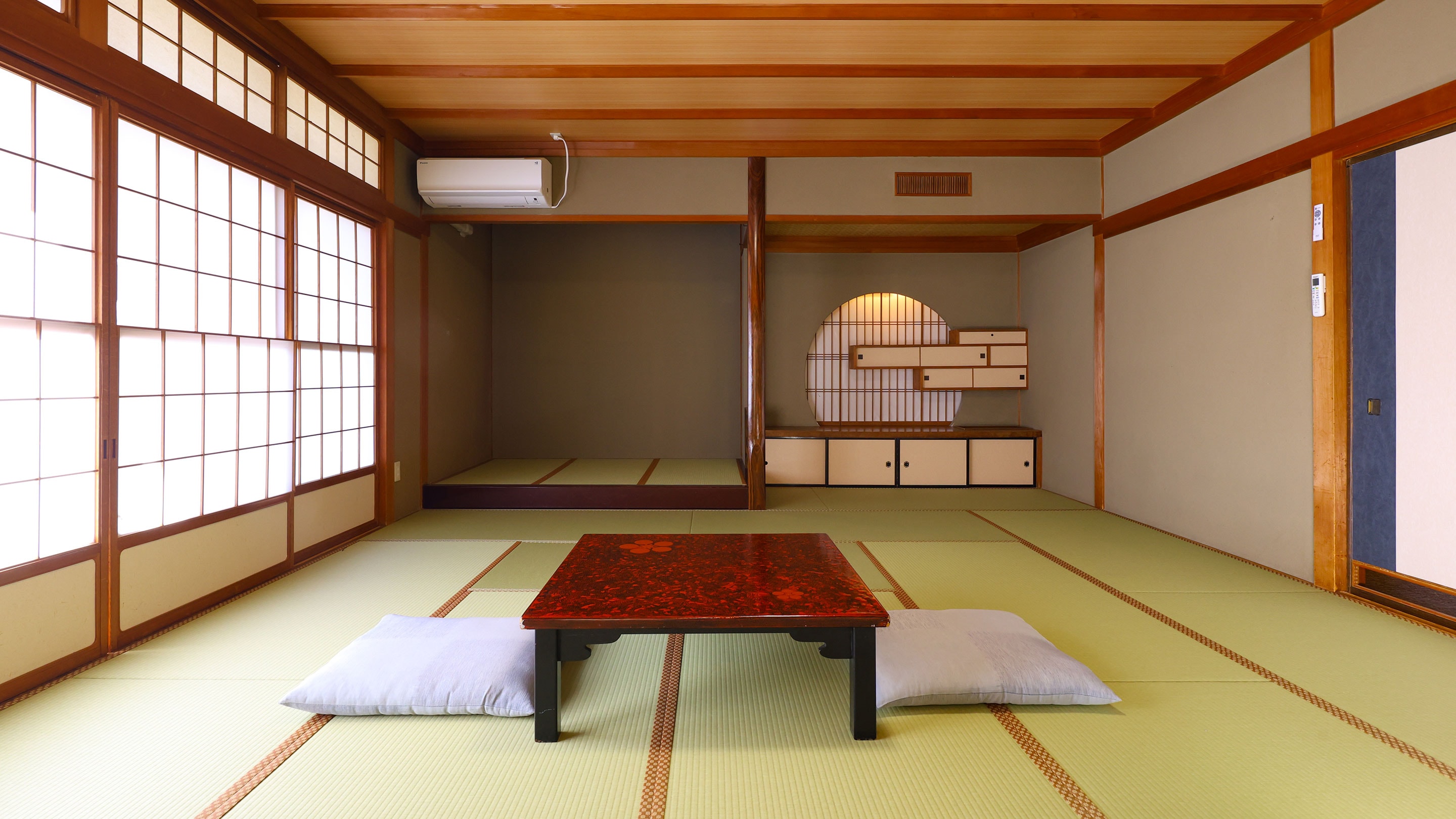 [Non-smoking] Standard Japanese-Western twin room 16 tatami mats + 7.5 tatami mats No indoor bath *Image