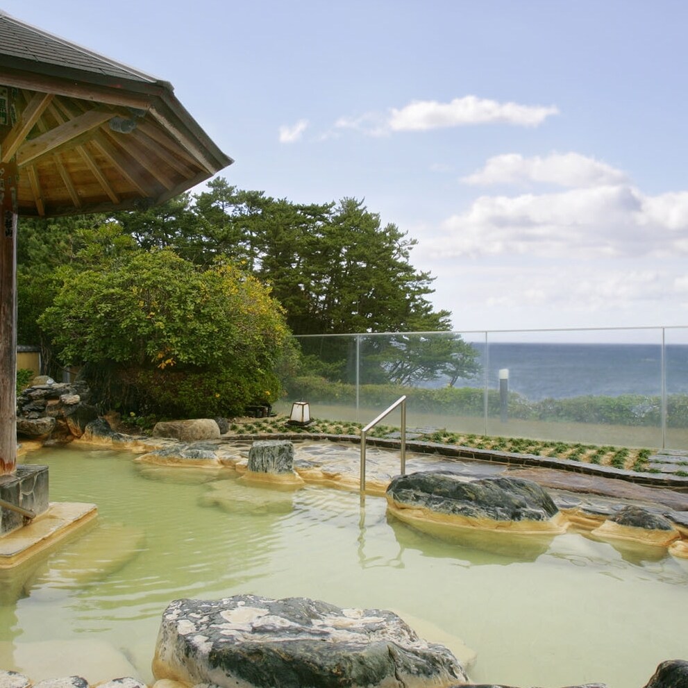 bồn tắm lộ thiên