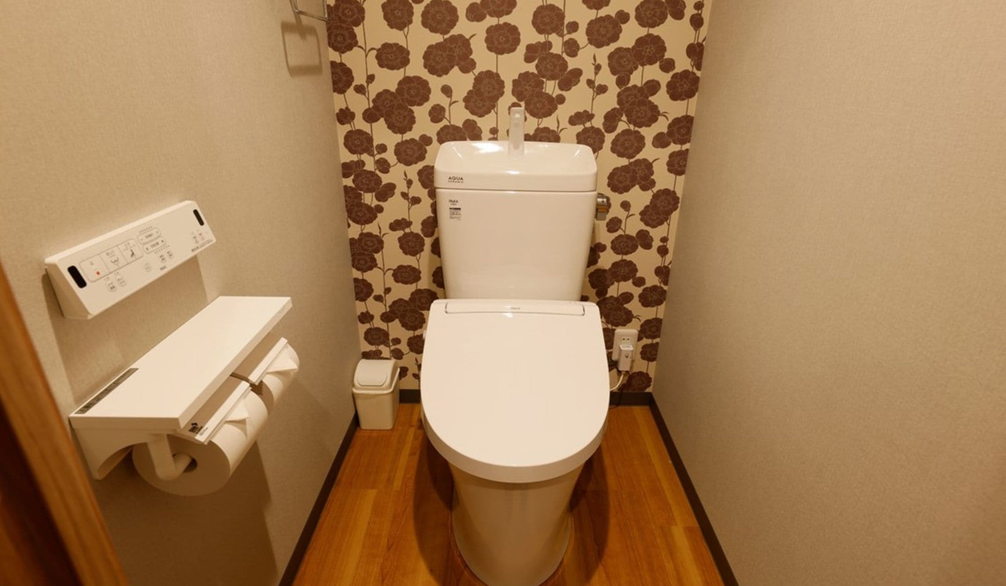 Newly renovated Japanese-Western style room 30㎡　Toilet