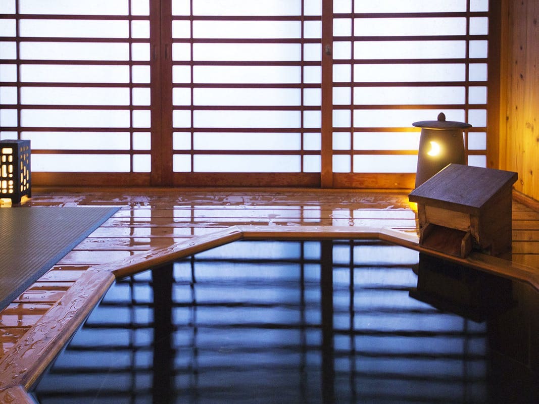 [Room with open-air bath 10 tatami mats-Shione-] A special moment to embrace the warmth of wood