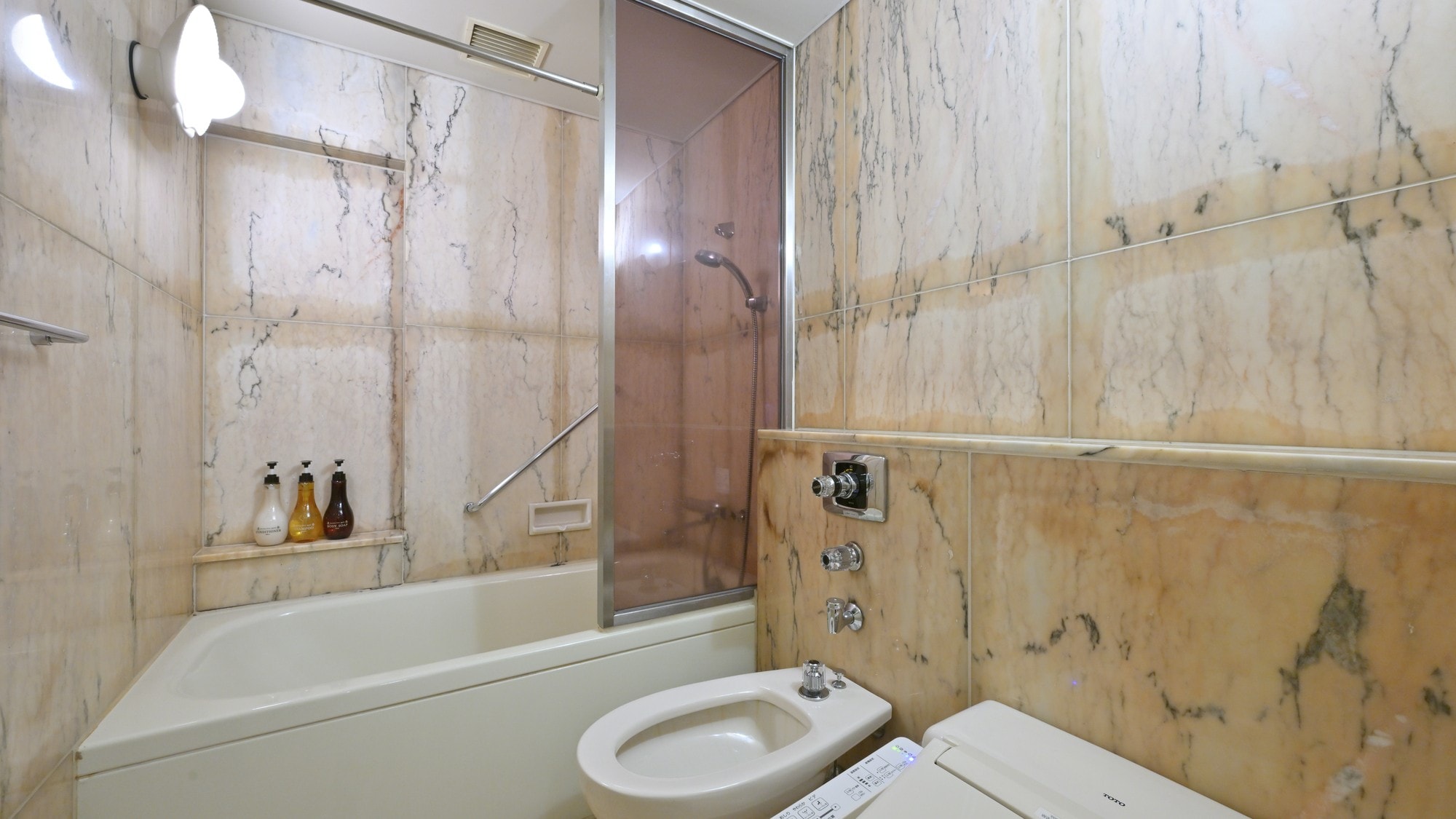 ■Main building suite bathroom