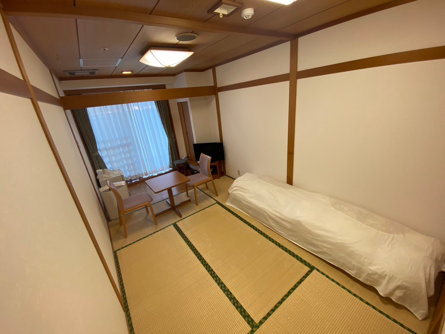 Japanese-style room (6 tatami mats)