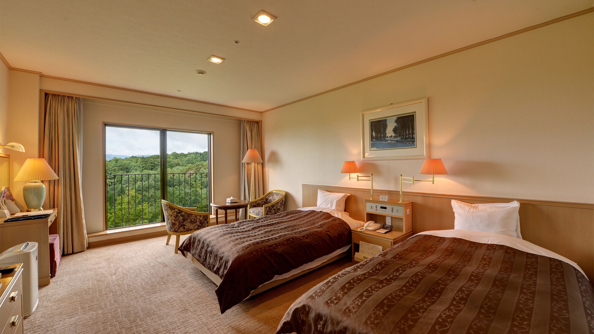 * [Western-style room 30-36 square meters (with bath/toilet with bidet)] All rooms are equipped with spacious semi-double size beds.