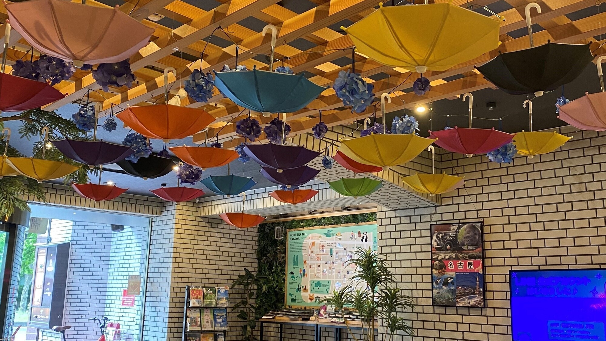 ロビー装飾（梅雨）