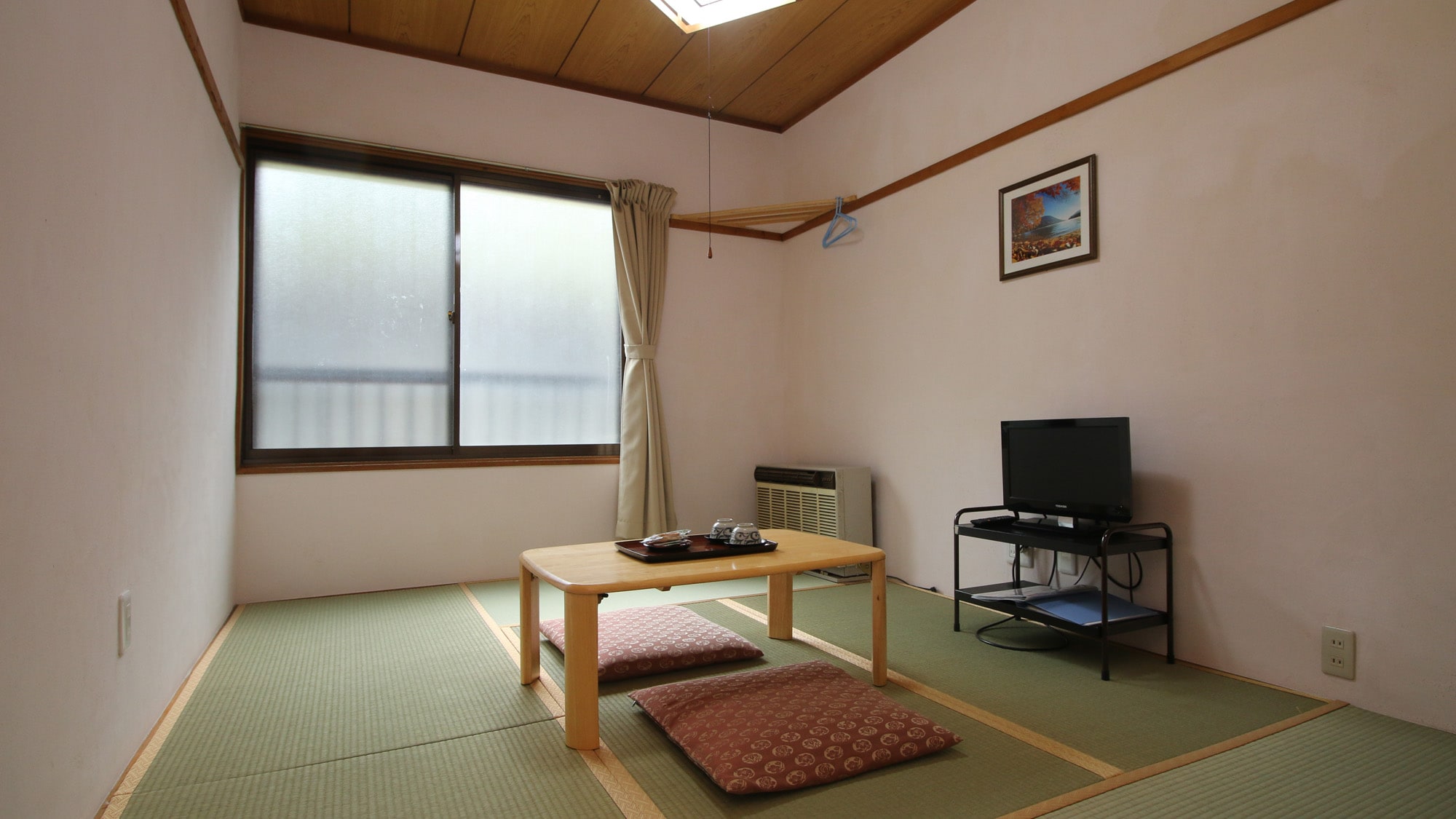 # [Example of guest room] Japanese-style room of 6 tatami mats This is a small room, so it is suitable for small groups.