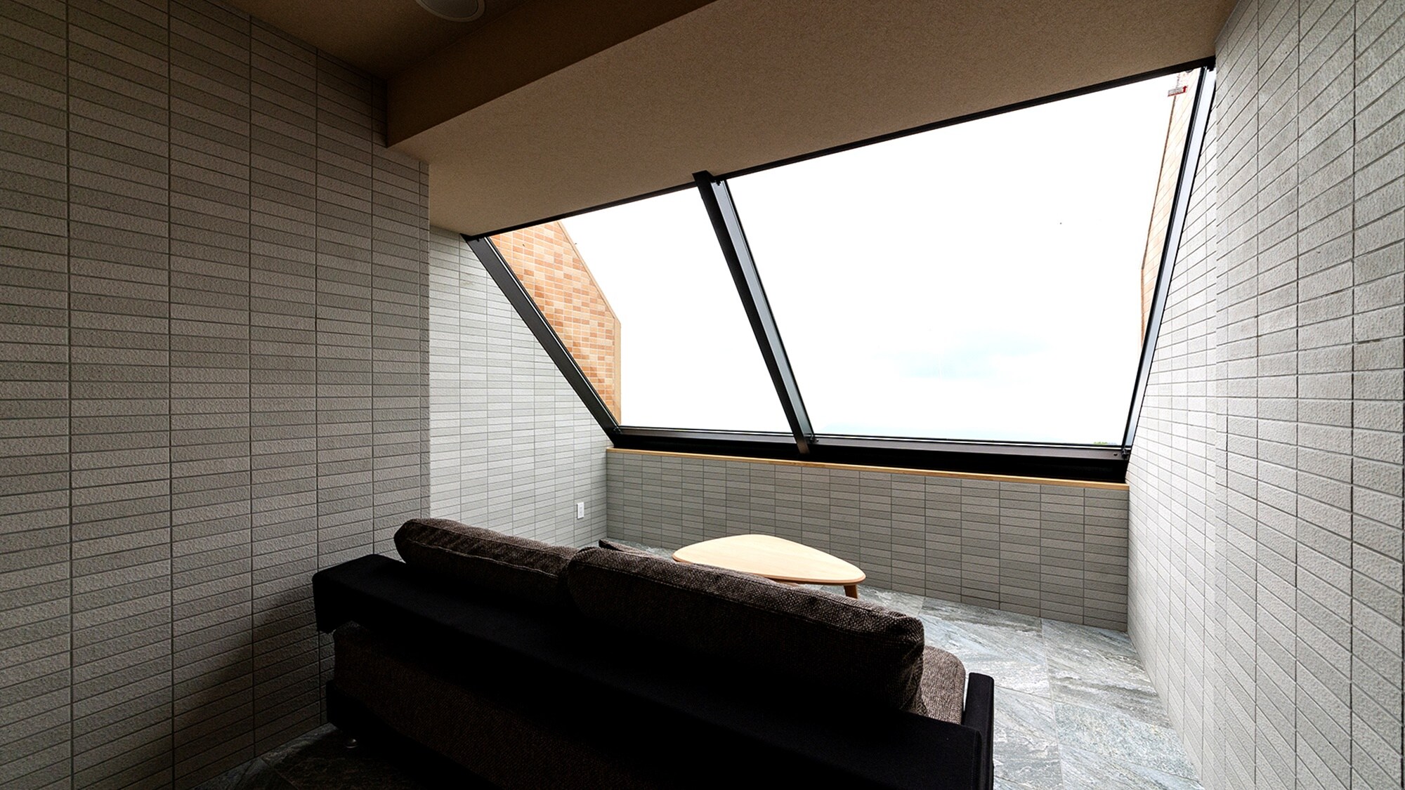 * Star room. There is a large window facing the ceiling on the second floor, where you can observe the starry sky.