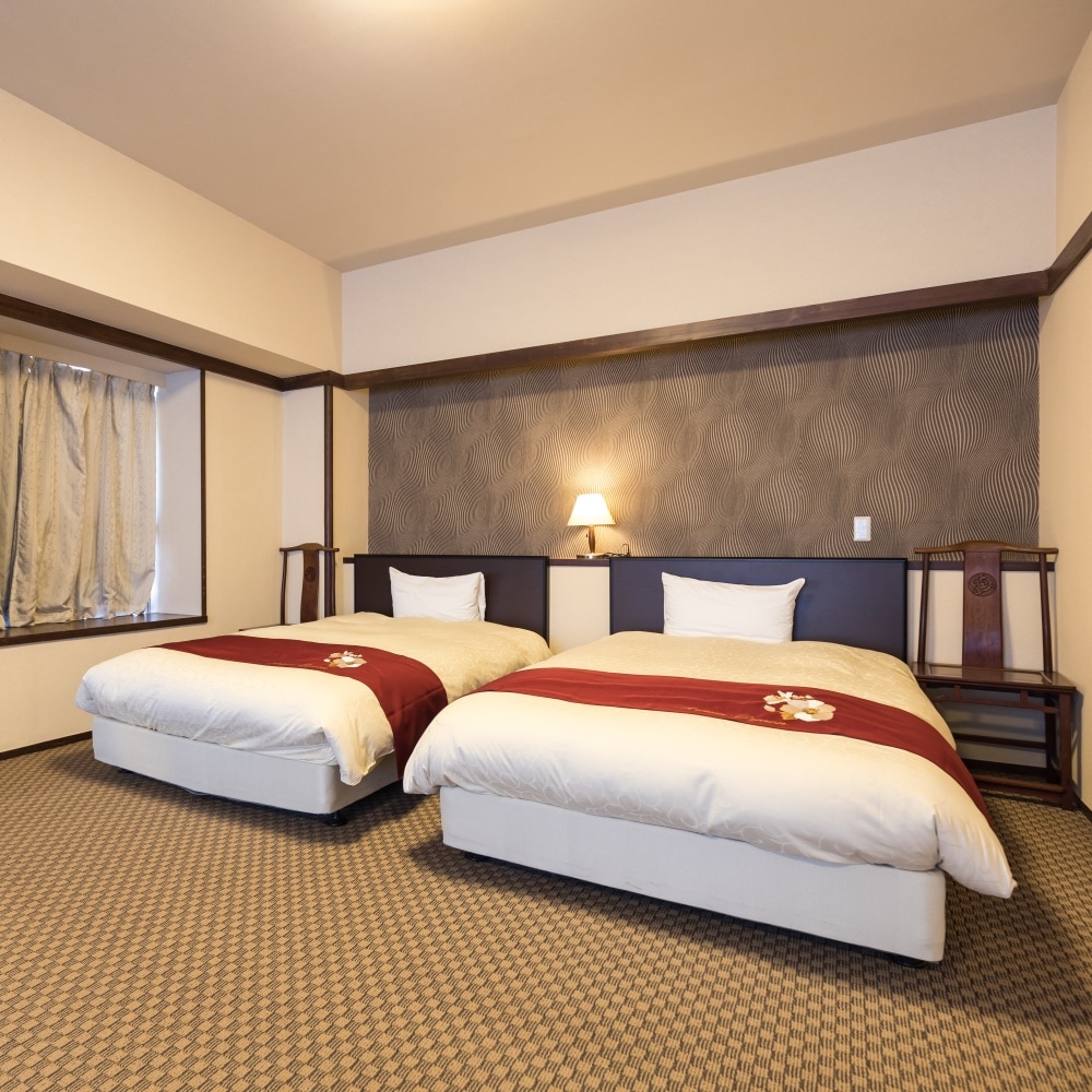With a bed, it is safe for people with bad feet