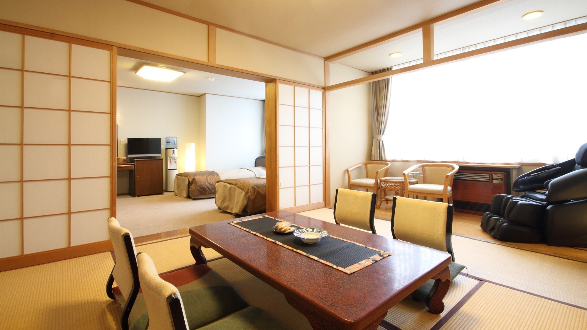 [Japanese-Western style room] Accommodates up to 6 people. Recommended for families (example)