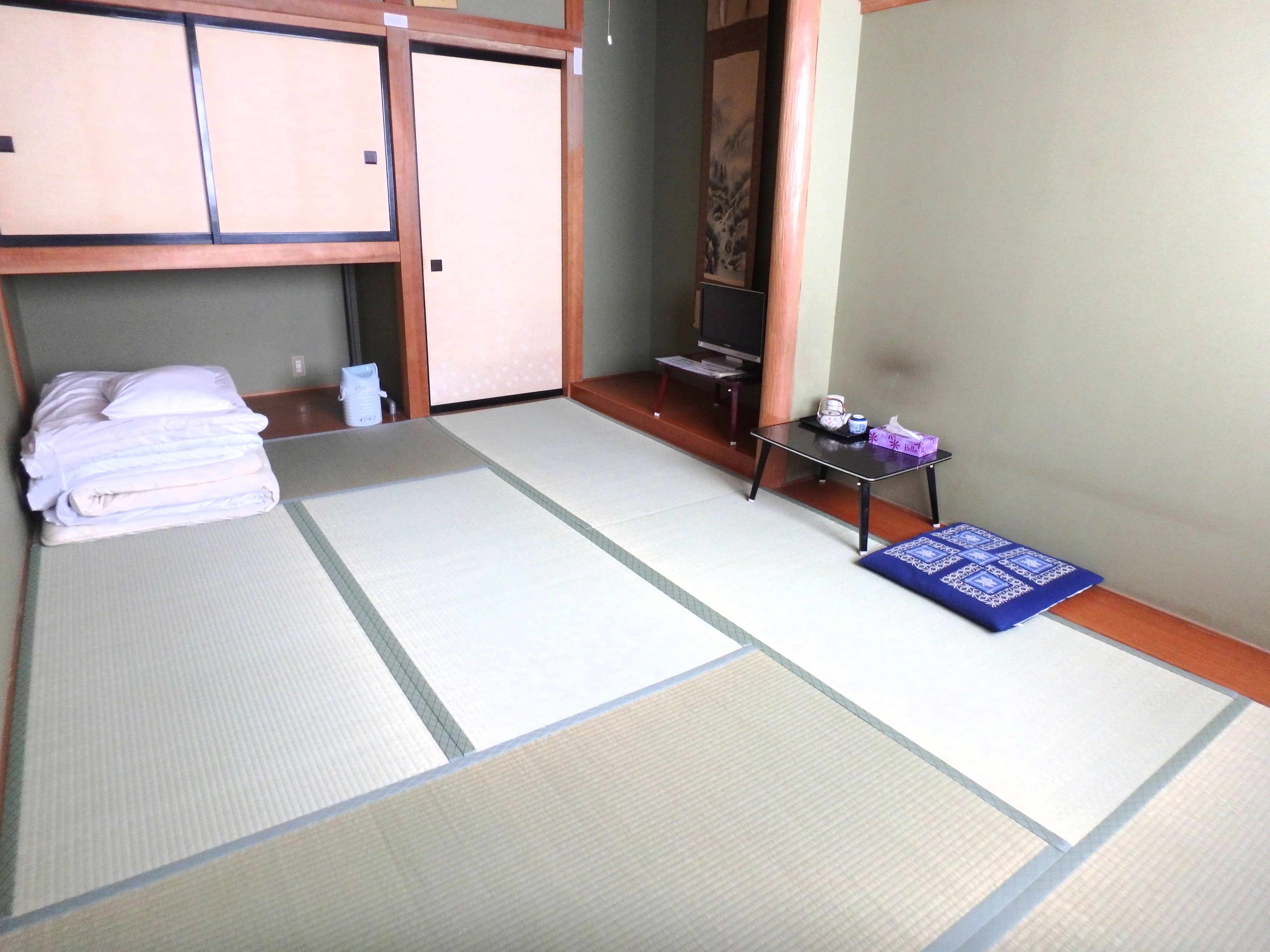 Japanese-style room